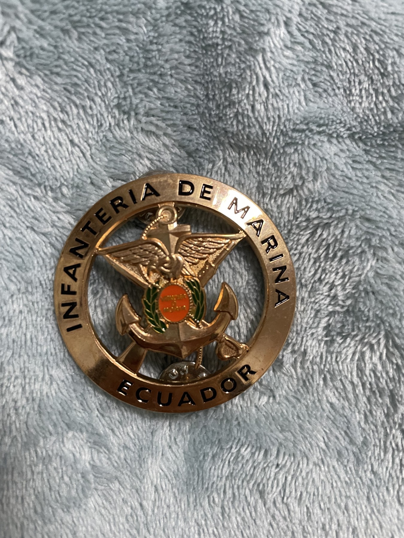 徽章、杂项币专场 厄瓜多尔纪念章，极美品，带锁扣