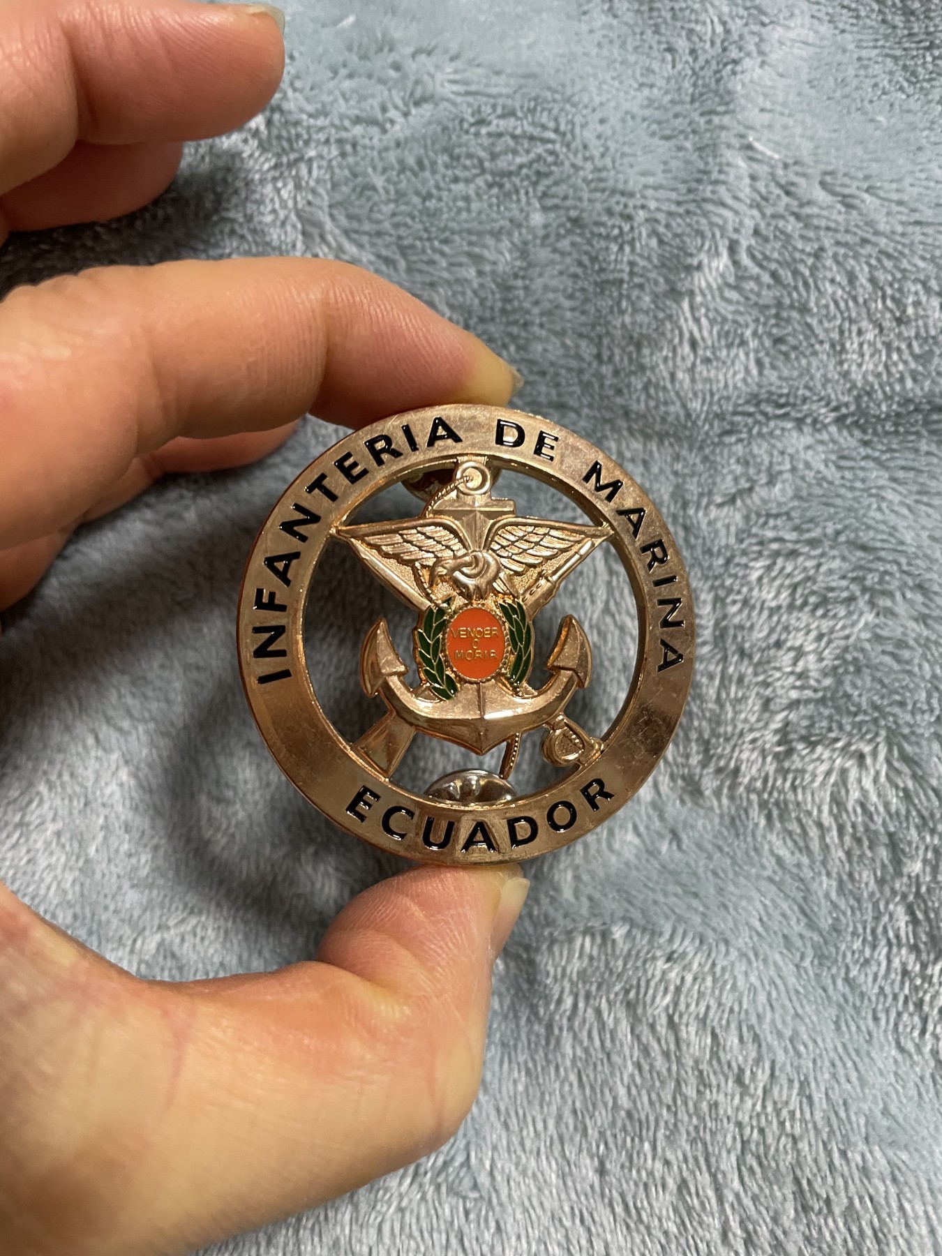 徽章、杂项币专场 厄瓜多尔纪念章，极美品，带锁扣