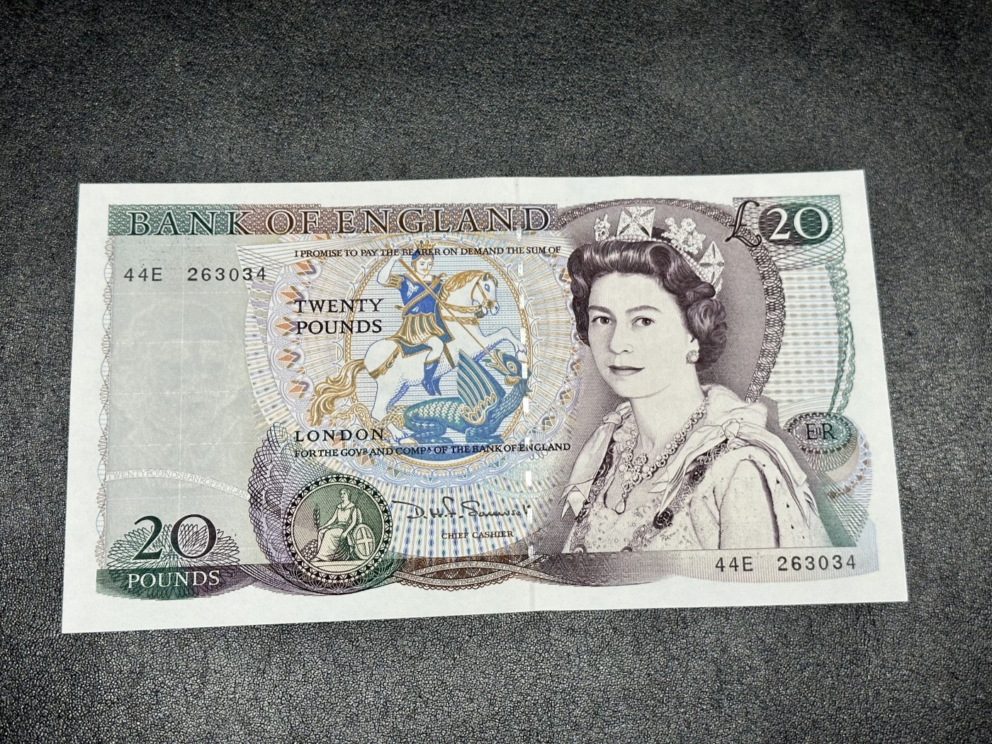 《外钞收藏家》第三百三十一期 英国D序列20镑 全新UNC