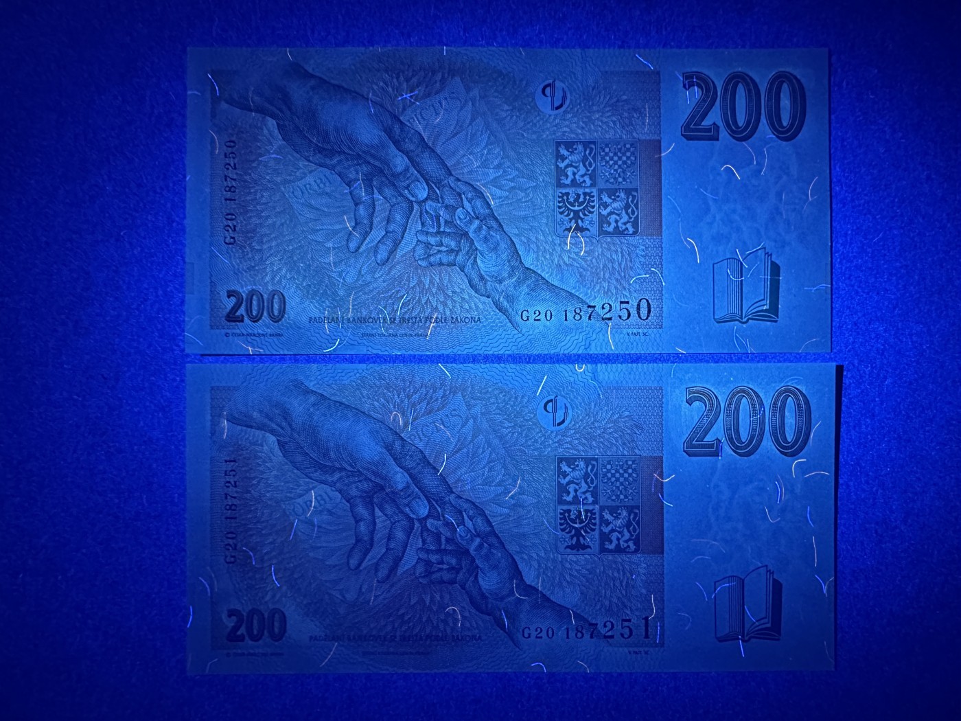 《张总收藏》126期-外币筋票汇 捷克200克朗2张 UNC 1998年连号2张 教育家夸美纽斯 