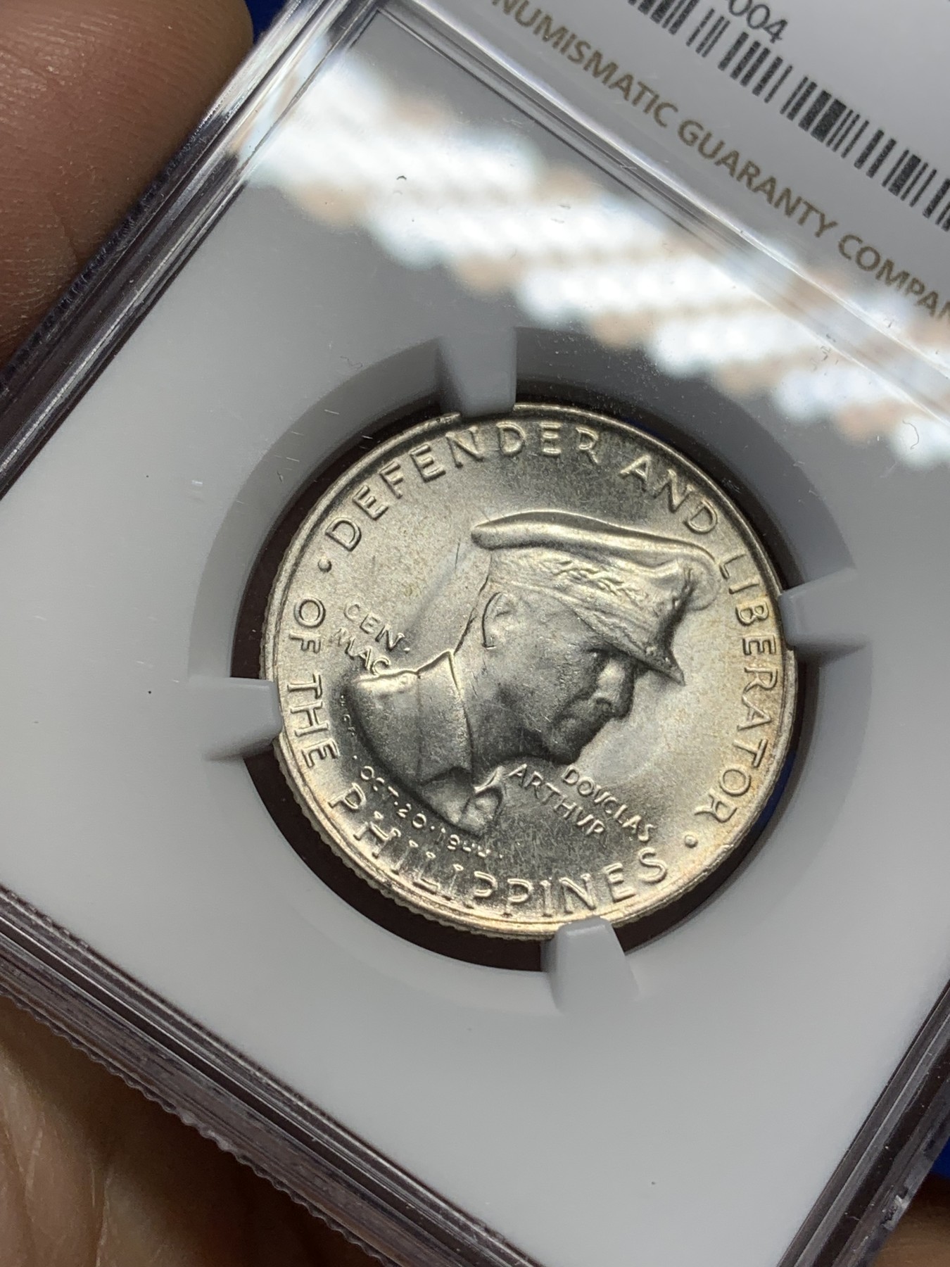 《竞宝斋》第216场-周日，周一 2场 (全场包邮) NGC-MS64 菲律宾 1947年S 麦克阿瑟将军 50分银币 卷拆高分完美状态 热门品种