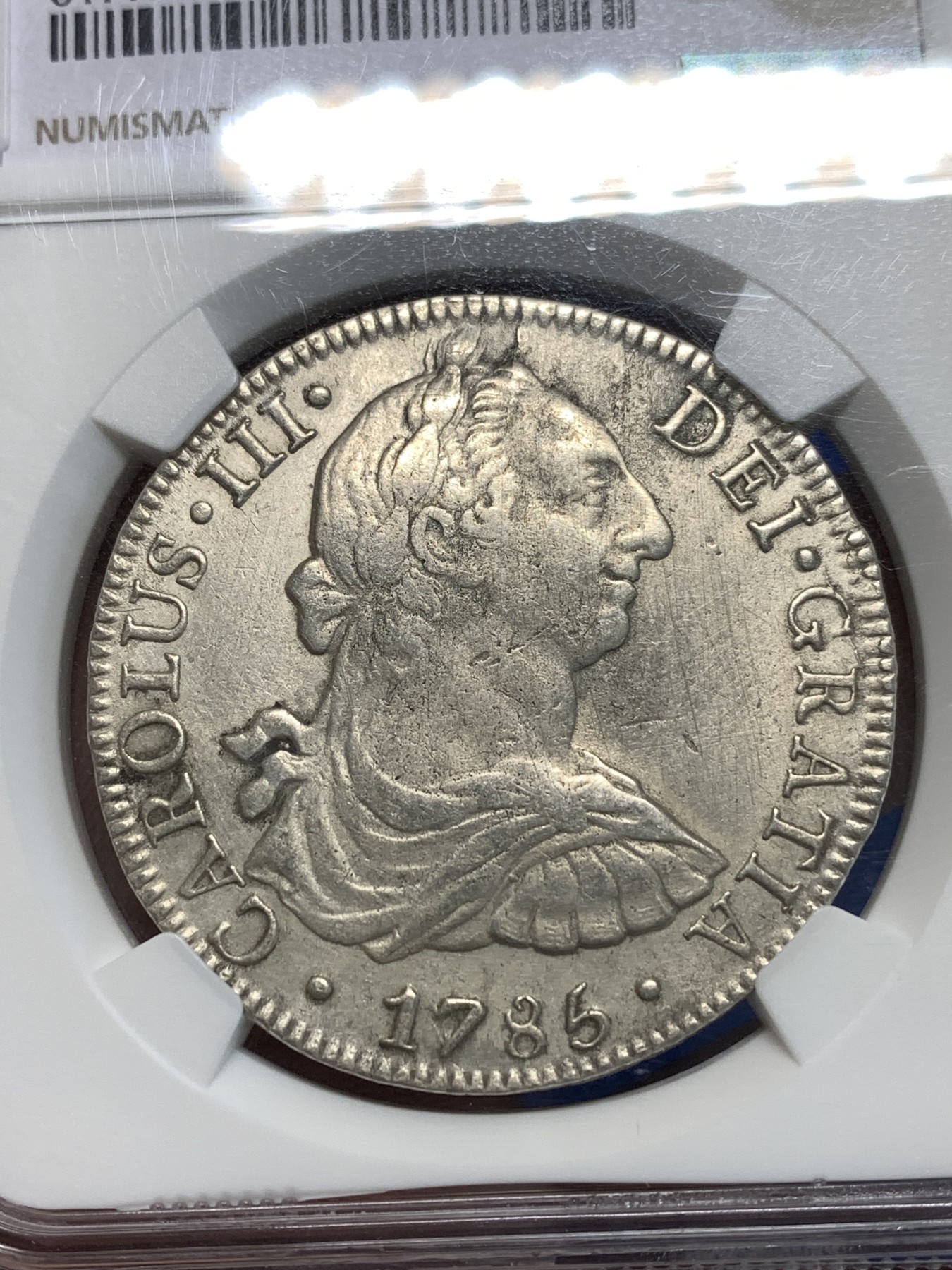 《竞宝斋》第216场-周日，周一 2场 (全场包邮) NGC AU 墨西哥 1785年8R MOFM 卡洛斯三世人像双柱银币
