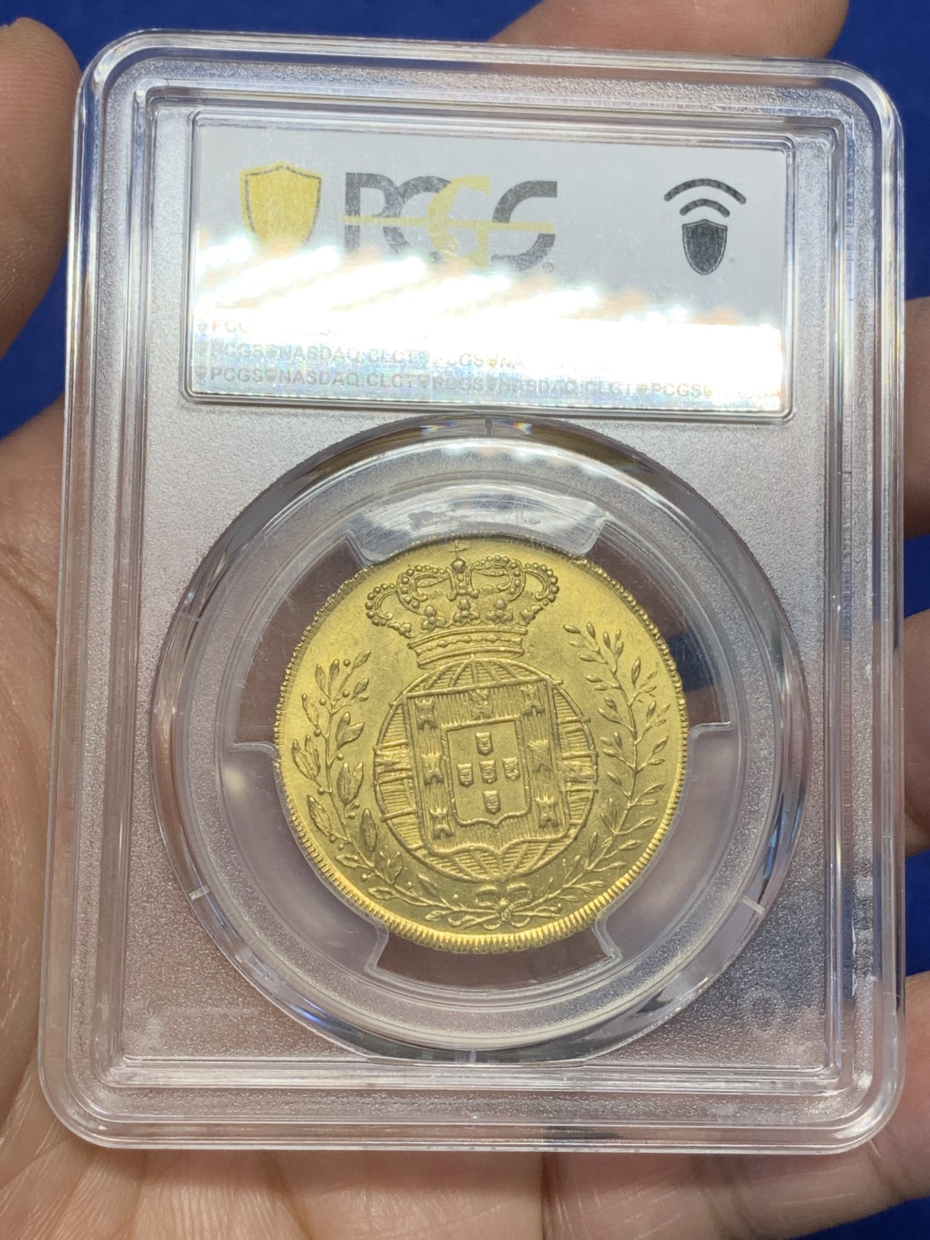 《竞宝斋》第216场-周日，周一 2场 (全场包邮) PCGS MS63 葡萄牙1824年若昂六世PECA金币 葡萄牙本土最大金币，与4埃斯库多制型相同，BU品，金光闪闪