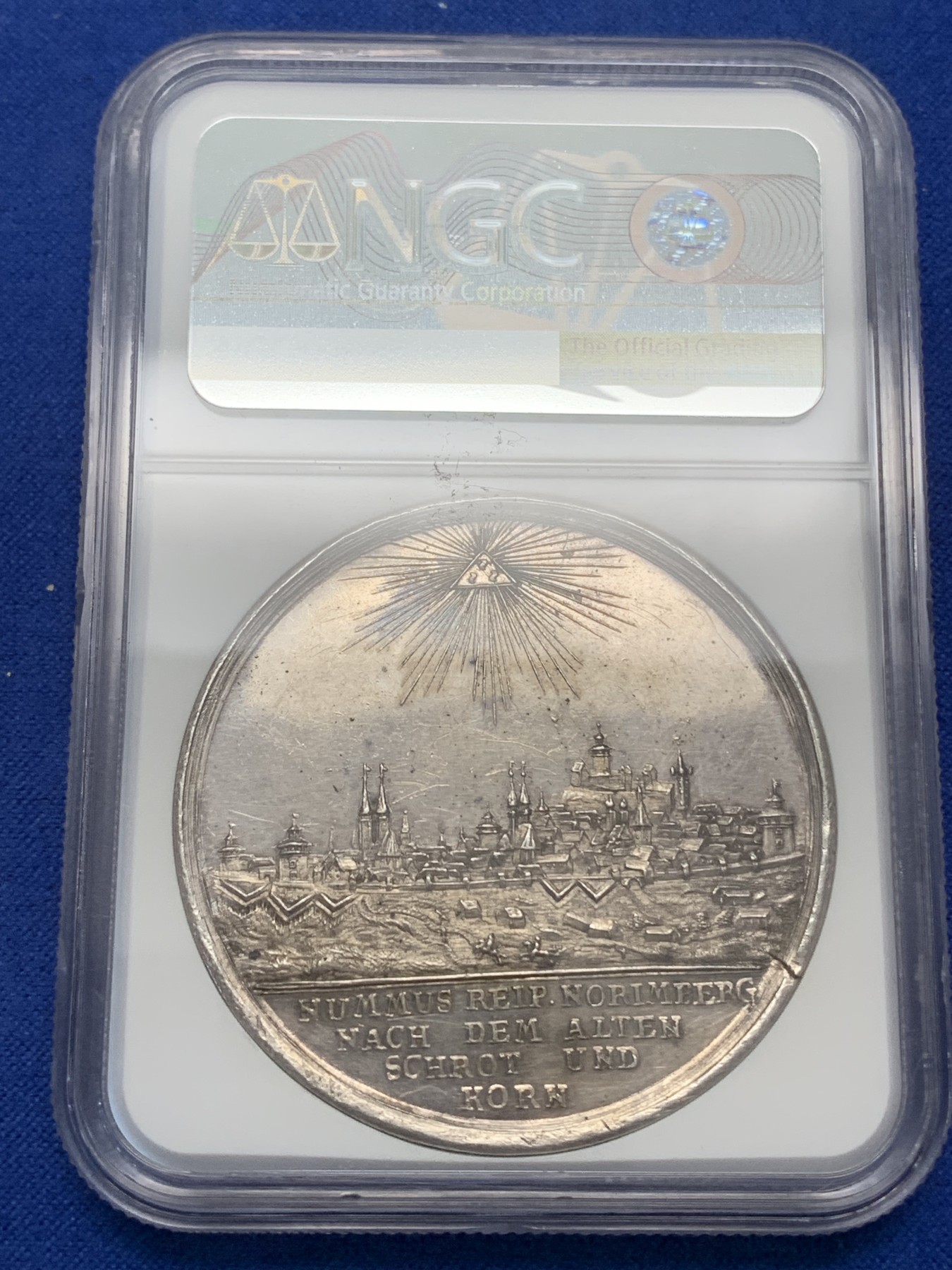 《竞宝斋》第216场-周日，周一 2场 (全场包邮) 冠军分 NGC PL62 德国 纽伦堡 1688 景观泰勒 大银币 稀缺品种 双面景观 昆克2022一枚裸币含佣金1.3W欧元成交 一枚便是所有 PL不好拍图 实物更好