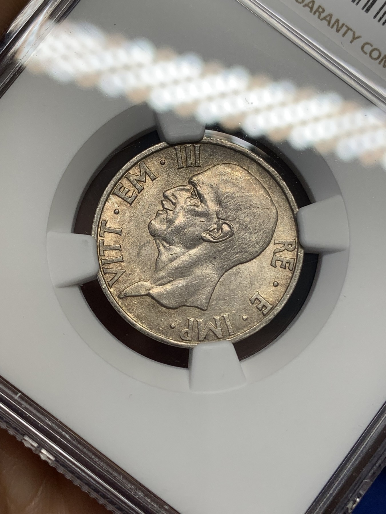 《竞宝斋》第216场-周日，周一 2场 (全场包邮) NGC-MS62 意大利 1936年 5里拉银币 红色淡五彩包浆 币面丝滑，略有低评