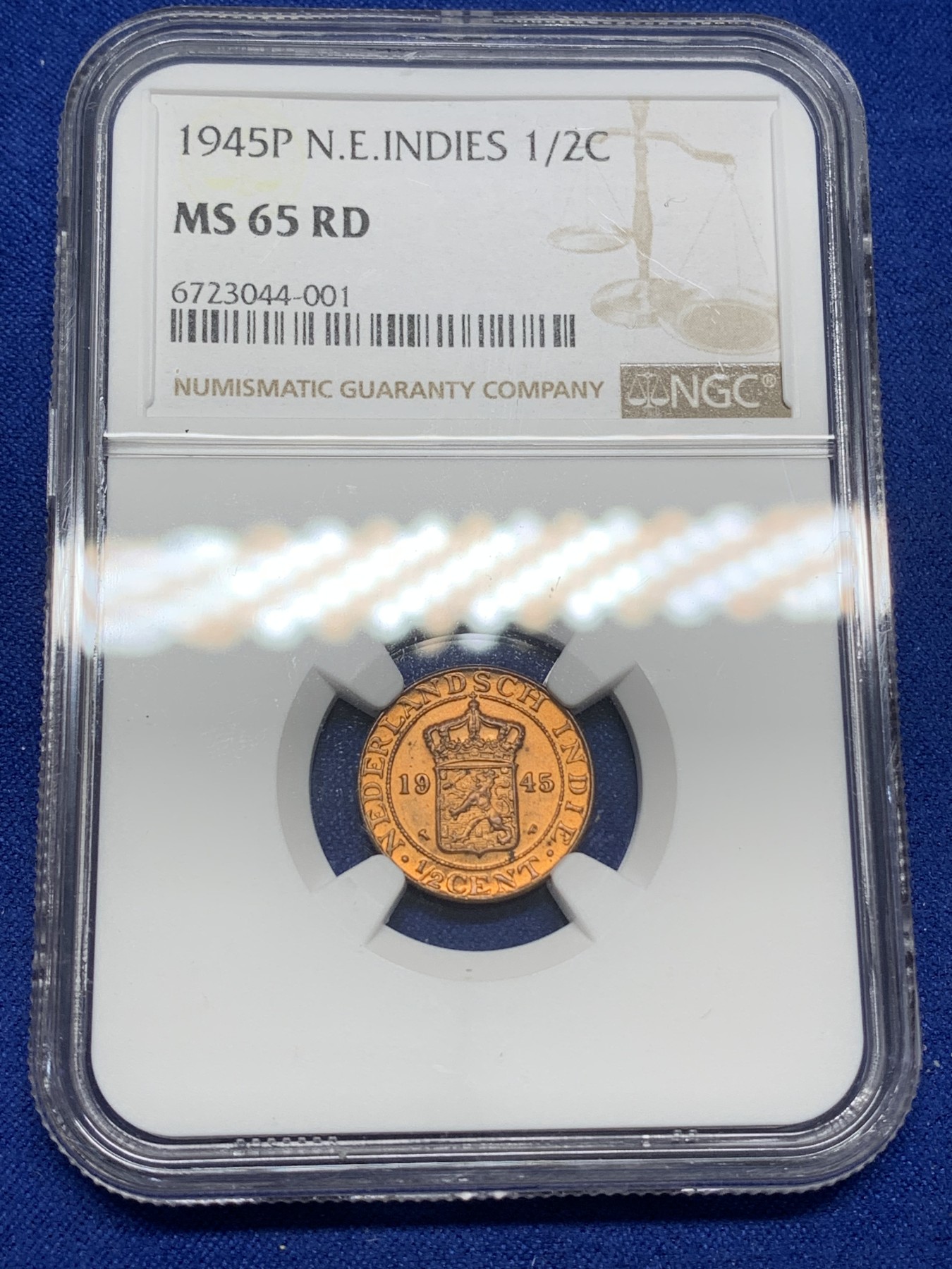 《竞宝斋》第216场-周日，周一 2场 (全场包邮) NGC-MS65RD 荷属东印度群岛 今印尼 1945年P版 1/2分铜币 卷拆 小面值难得