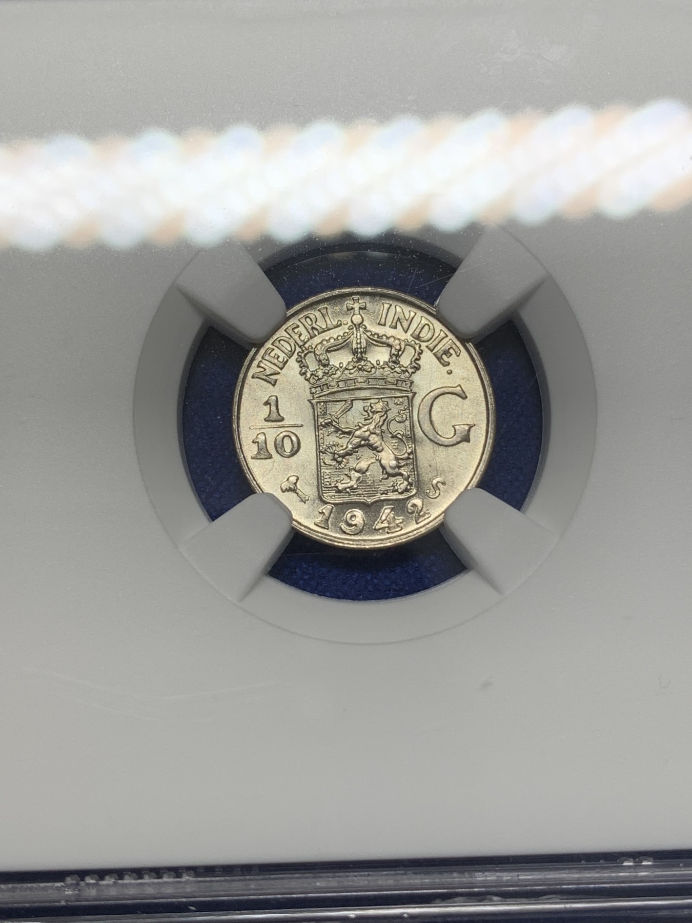 《竞宝斋》第216场-周日，周一 2场 (全场包邮) NGC-MS65 荷属东印度群岛 今印尼 1942年 1/10盾银币 高分 卷拆品