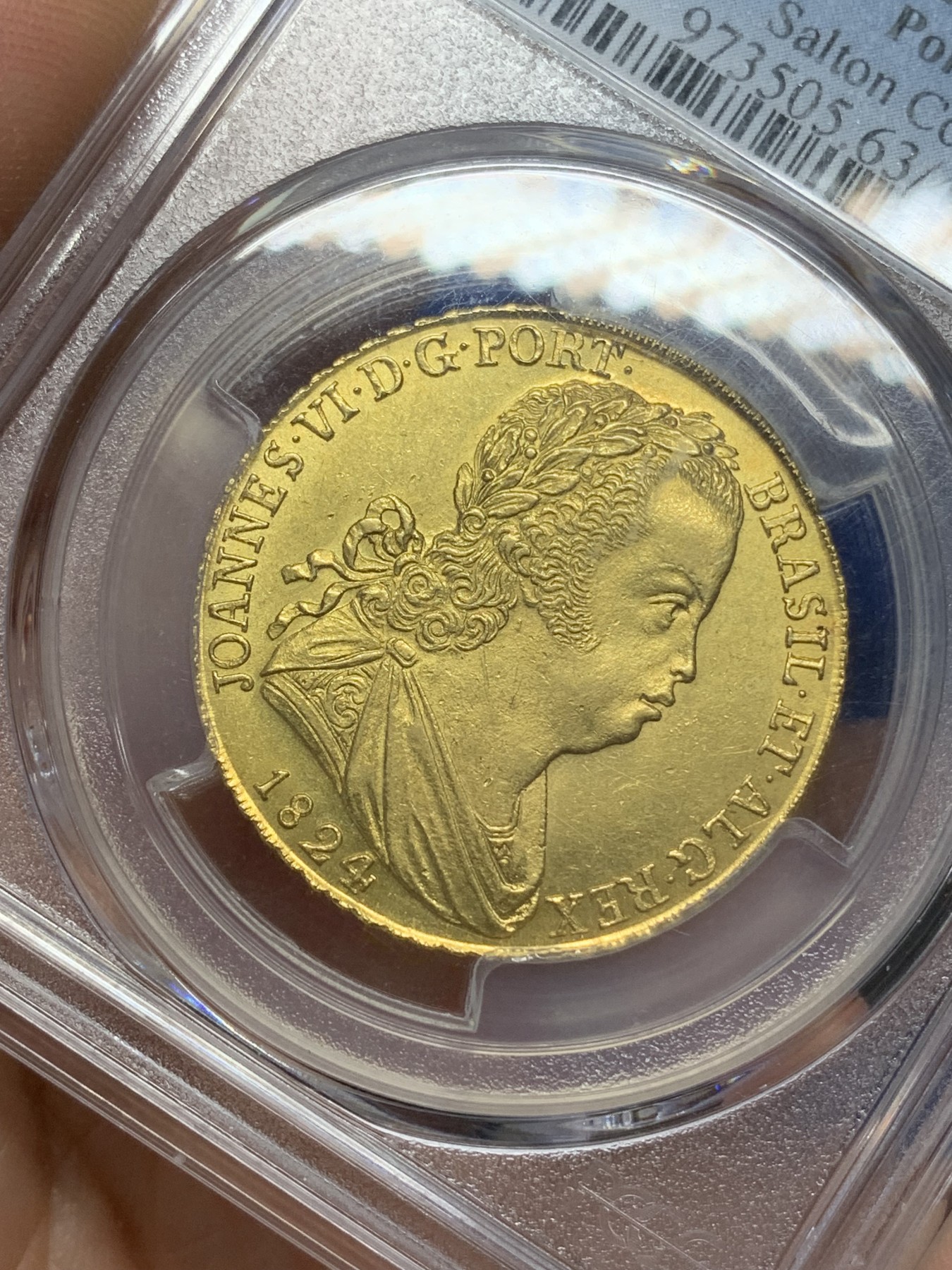 《竞宝斋》第216场-周日，周一 2场 (全场包邮) PCGS MS63 葡萄牙1824年若昂六世PECA金币 葡萄牙本土最大金币，与4埃斯库多制型相同，BU品，金光闪闪