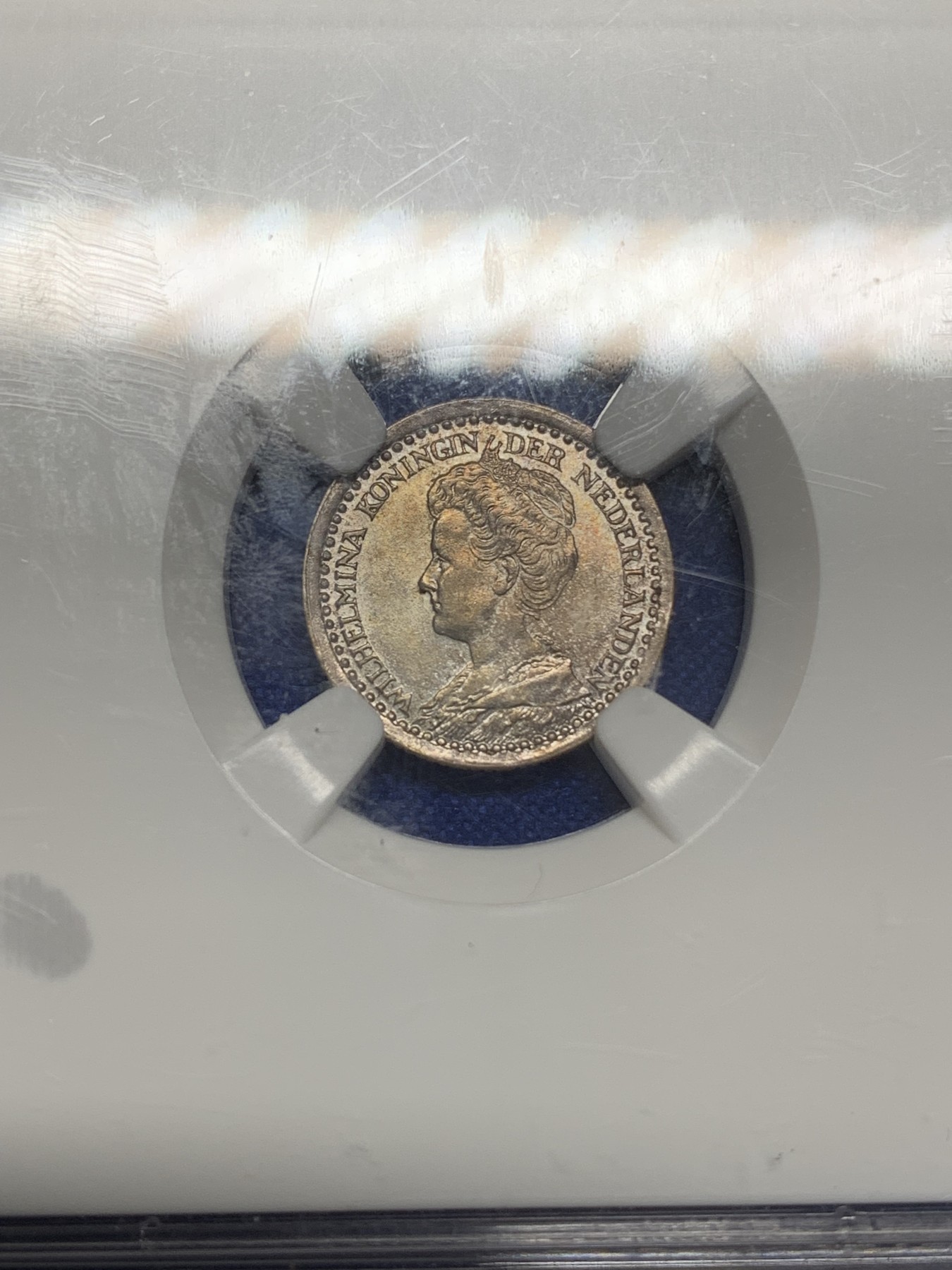 《竞宝斋》第216场-周日，周一 2场 (全场包邮) NGC-MS64 季军分 荷兰1921年威廉明娜女王10分银币，老盒高分，状态极佳。少妇版女王头像，玲珑可爱。
