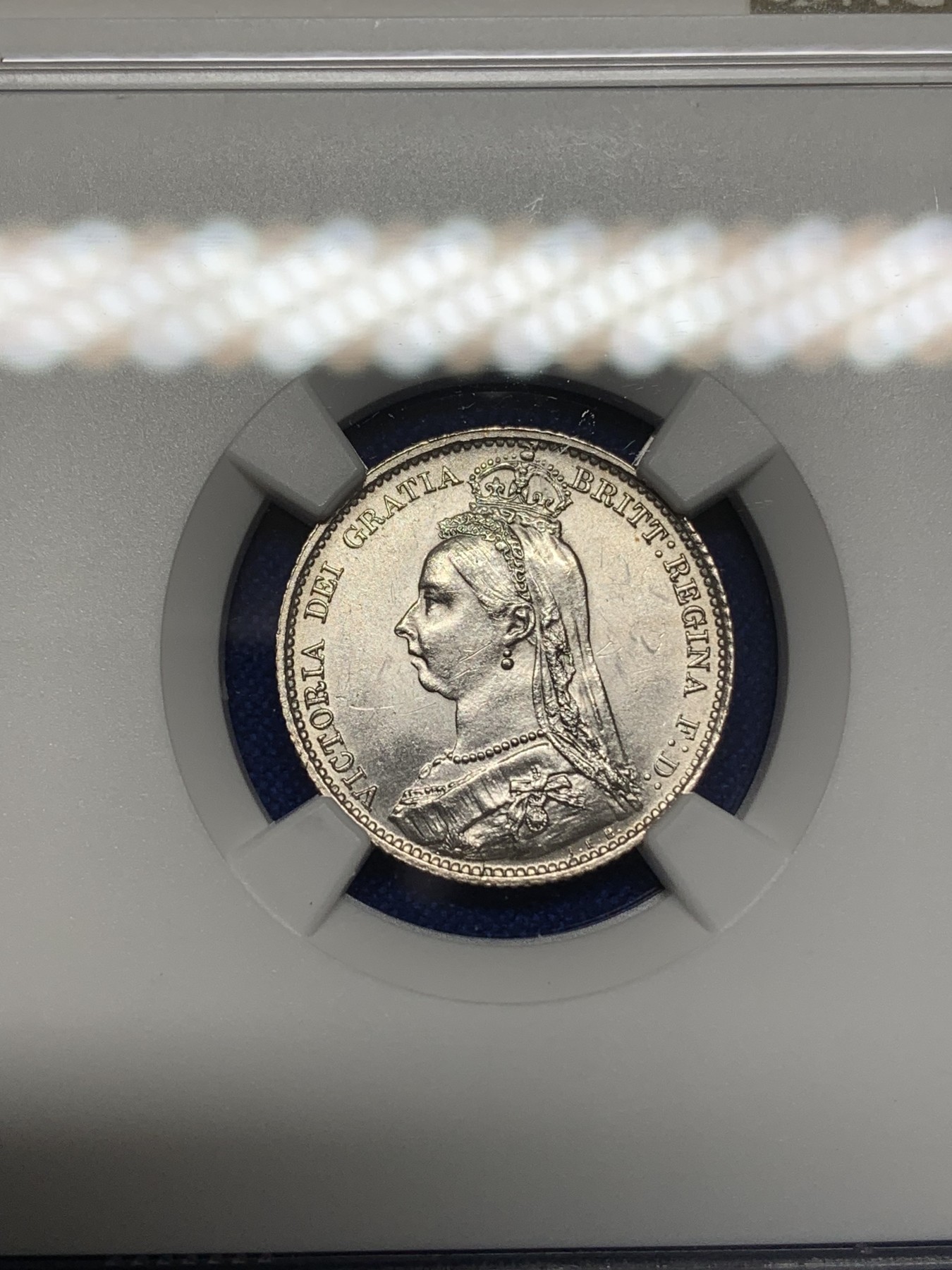 《竞宝斋》第216场-周日，周一 2场 (全场包邮) NGC-MS62 英国1892年维多利亚高冠6便士-数字面值版