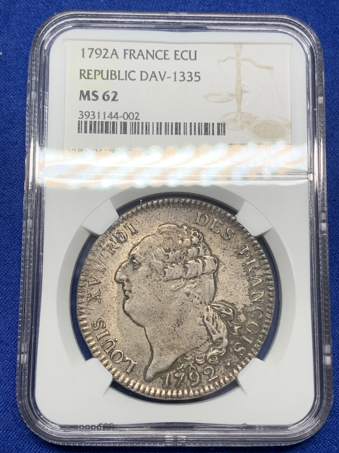 《竞宝斋》第216场-周日，周一 2场 (全场包邮) NGC-MS62 法国 王国版 1792年 路易十六1埃居大银币 稀缺品种 几乎没有减重痕 深黑包浆下闪耀着底板的光泽 所见最好