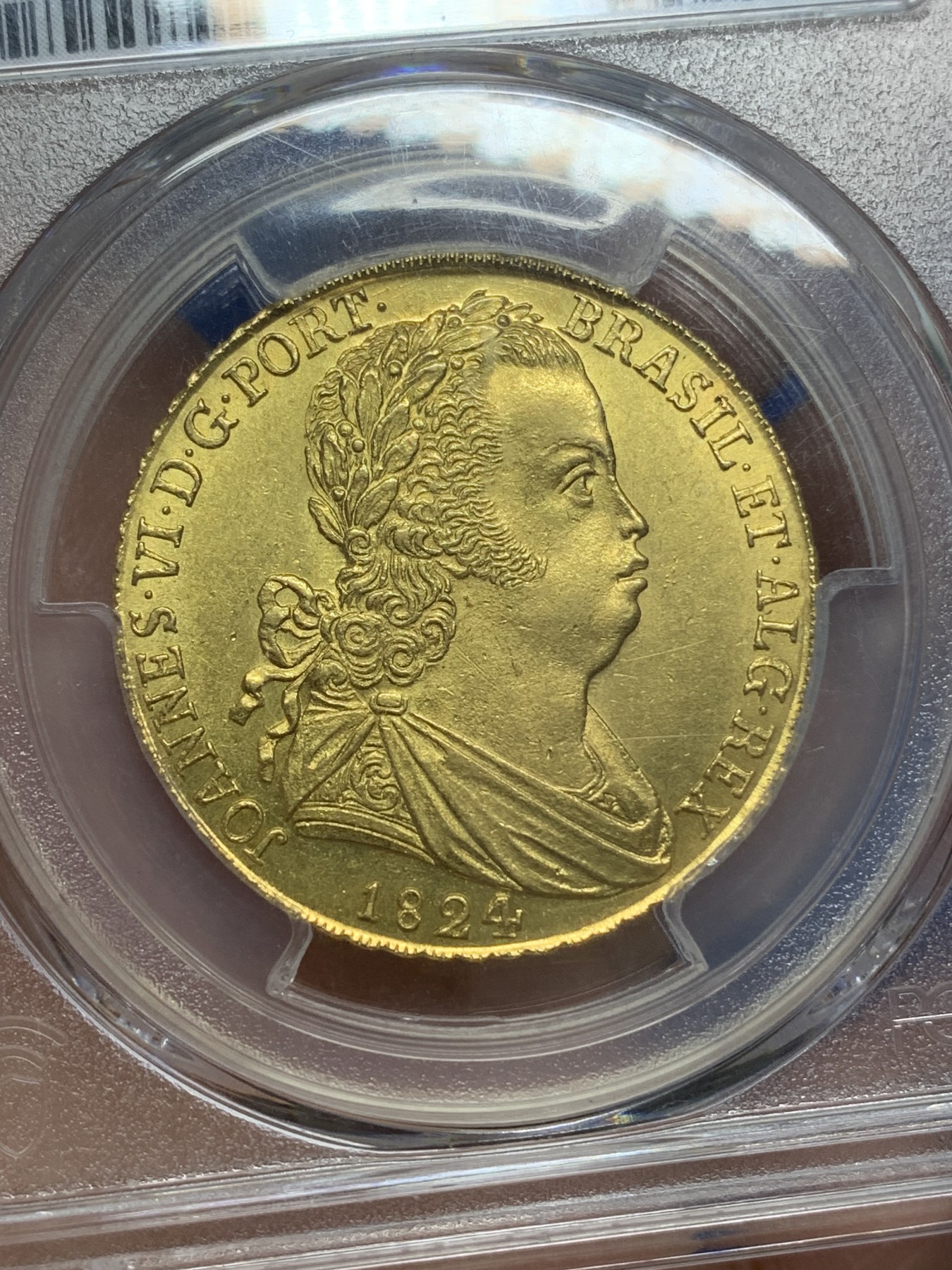 《竞宝斋》第216场-周日，周一 2场 (全场包邮) PCGS MS63 葡萄牙1824年若昂六世PECA金币 葡萄牙本土最大金币，与4埃斯库多制型相同，BU品，金光闪闪