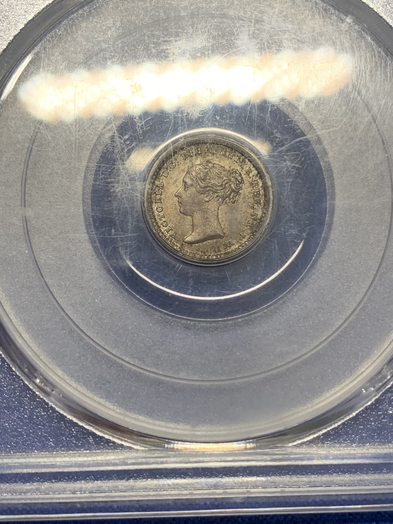 《竞宝斋》第216场-周日，周一 2场 (全场包邮) 亚军分 PCGS-MS64 英国1839年维多利亚1.5便士银币 好彩 少见品种 盒子左上角有磕，不影响币