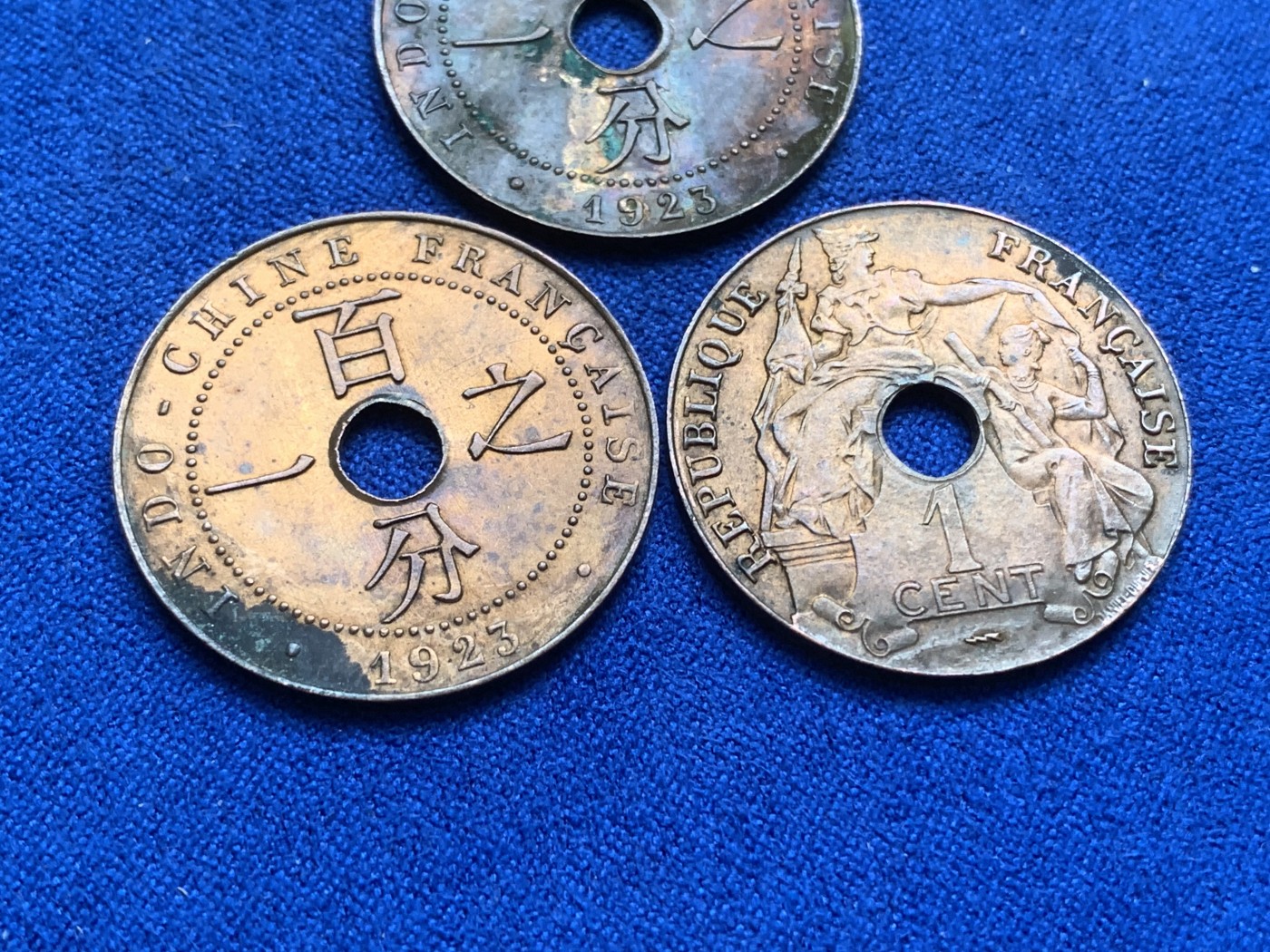 《竞宝斋》第216场-周日，周一 2场 (全场包邮) 3枚一组 法属印支1923年百分之一铜币