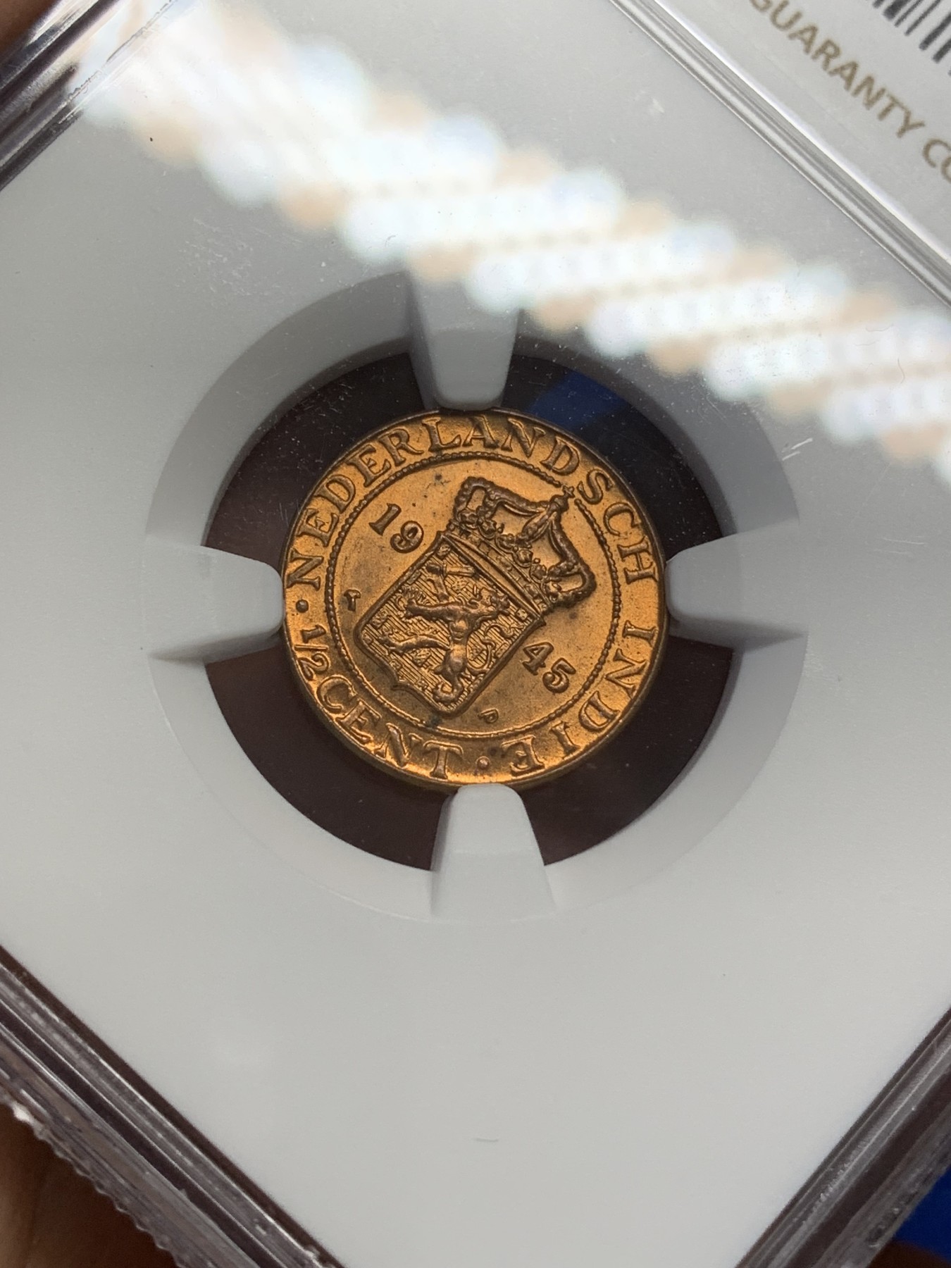 《竞宝斋》第216场-周日，周一 2场 (全场包邮) NGC-MS65RD 荷属东印度群岛 今印尼 1945年P版 1/2分铜币 卷拆 小面值难得