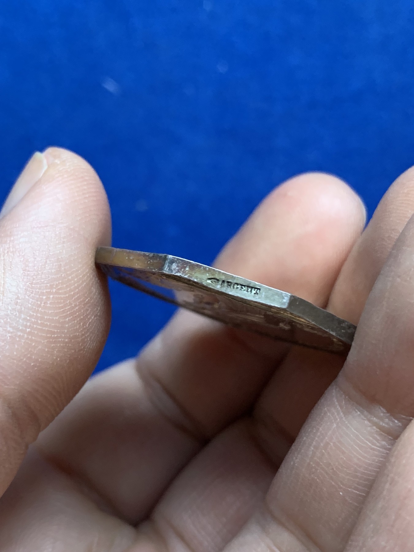 《竞宝斋》八角与章专场 第217场-周日，周一 2场 (全场包邮) 法国八角银章，克莱蒙商会，11.66g，30.6mm，手指边铭，金色五彩包浆