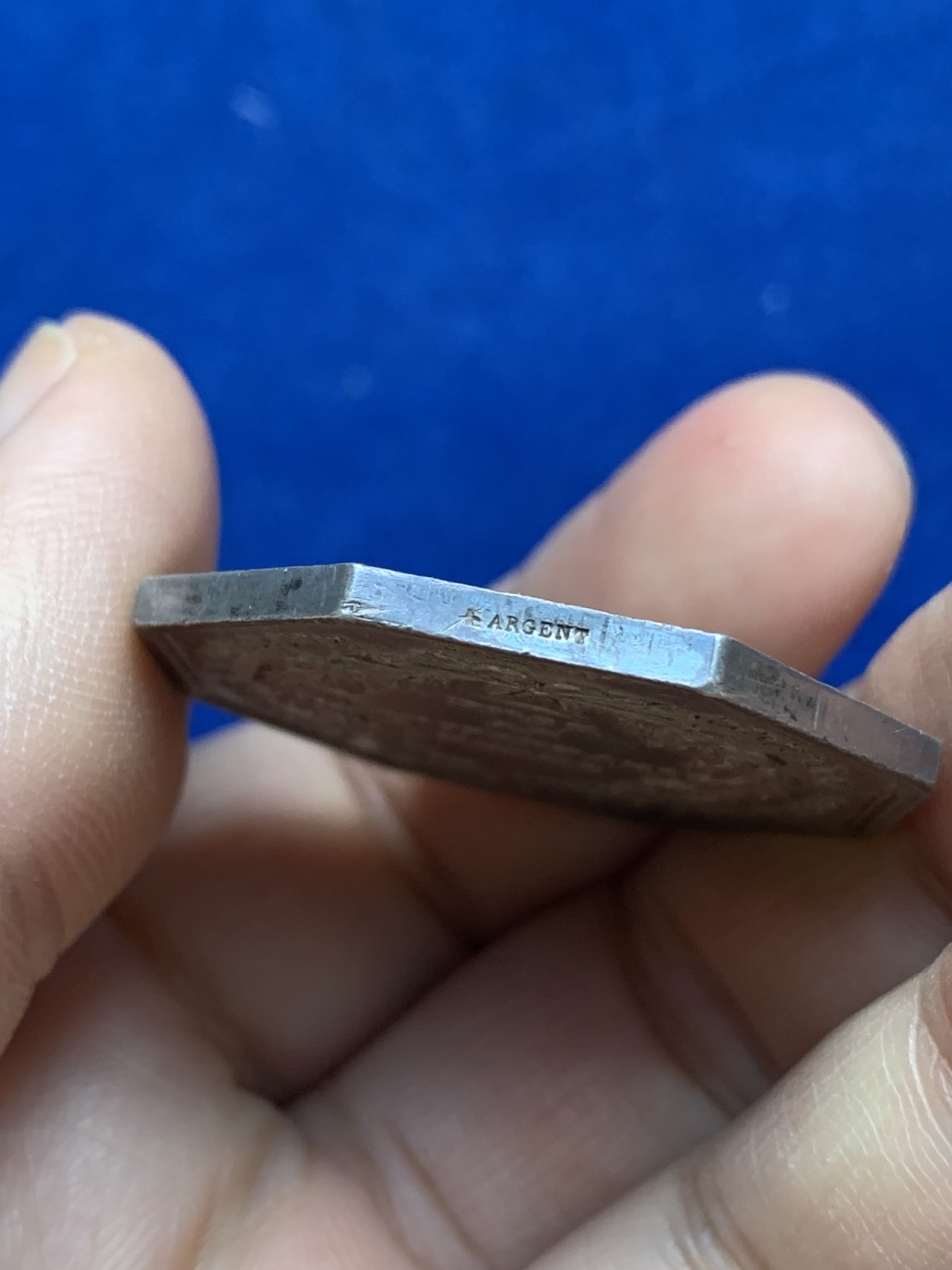 《竞宝斋》八角与章专场 第217场-周日，周一 2场 (全场包邮) 法国八角银章，塞纳河火灾共同基金，22.96g，36.3mm，蜜蜂边铭