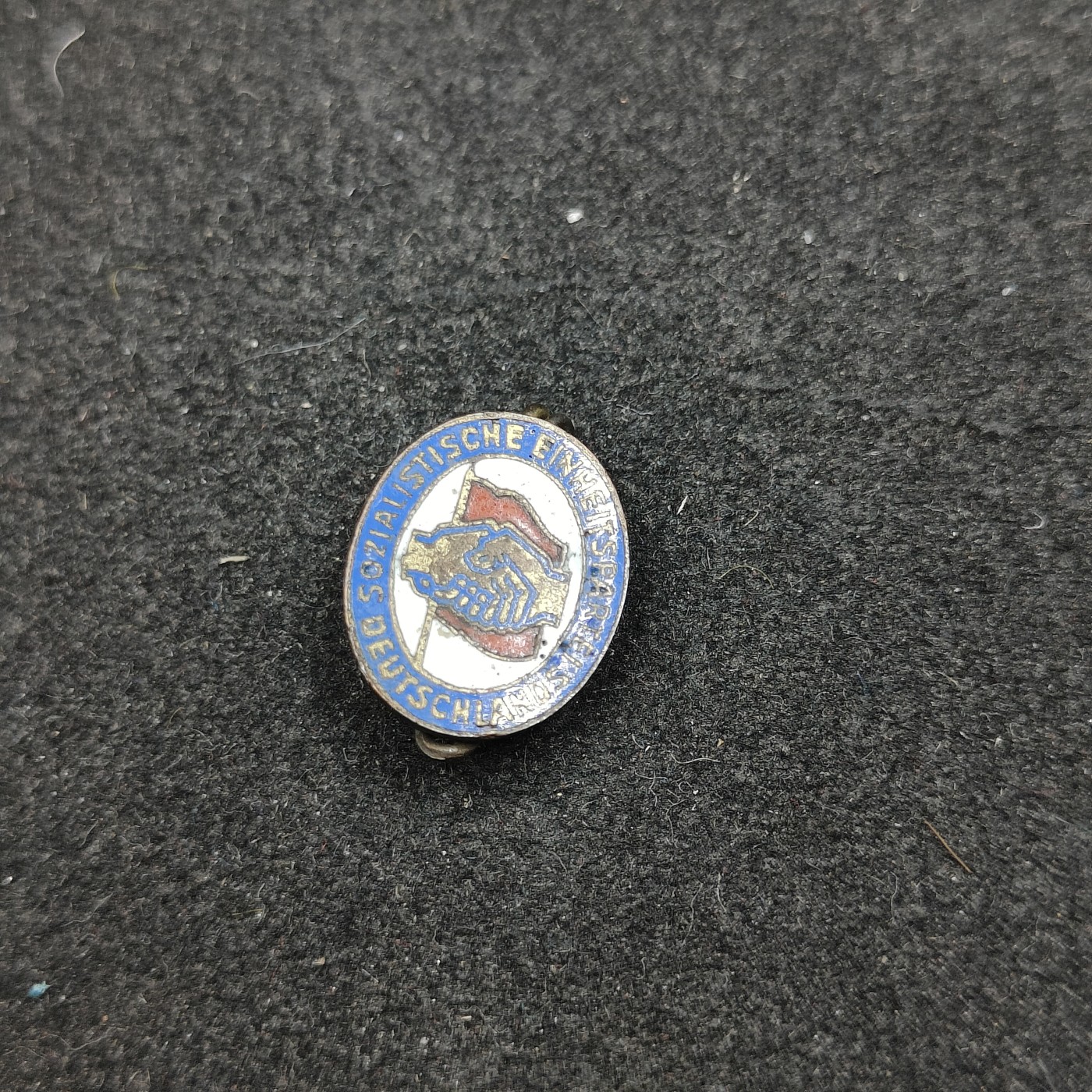 全场0元起拍 第110期 咸鱼国勋章拍卖专场 11月19日（周三）下午6：00开始 东德社会统一党珐琅党徽