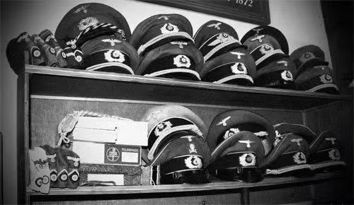 阿娜斯塔西亚军事题材拍卖第四期 德三国防军士官中期铝质大檐帽帽徽（极美品编号7）