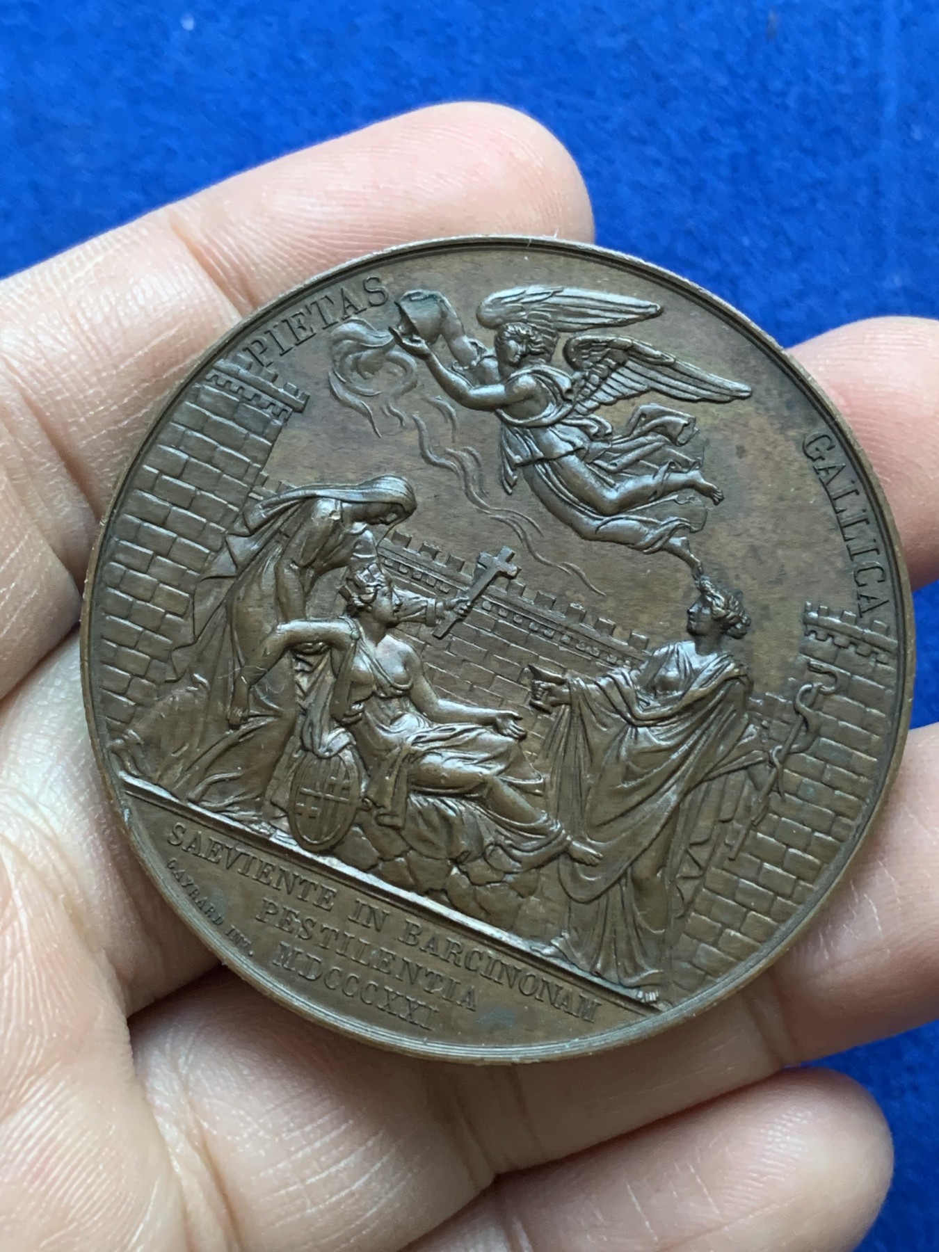 《竞宝斋》八角与章专场 第217场-周日，周一 2场 (全场包邮) 法国1821年巴塞罗那瘟疫期间法国援助铜质奖章，53.89g，47.6mm，早期无边铭，非常漂亮的巧克力色