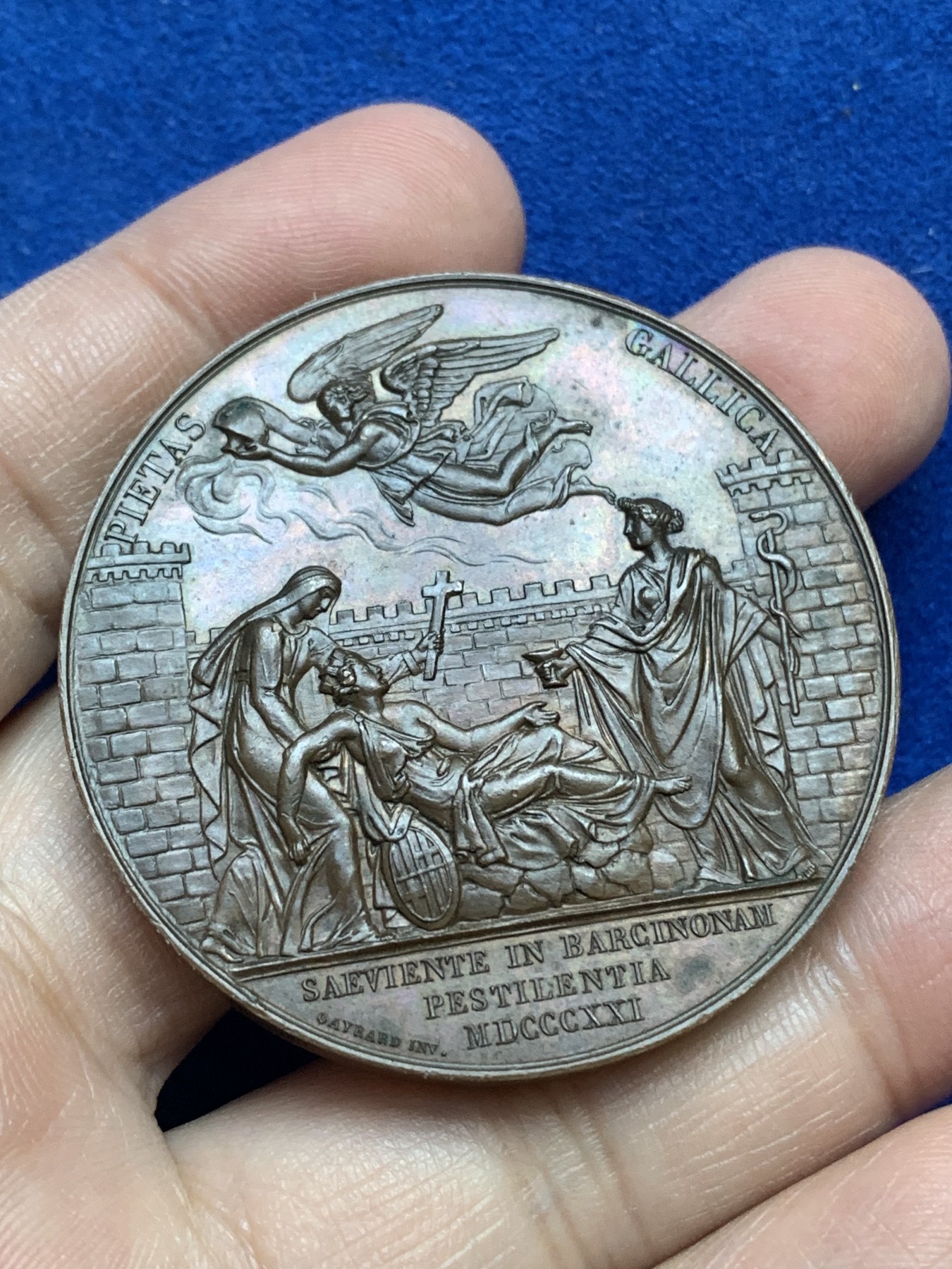 《竞宝斋》八角与章专场 第217场-周日，周一 2场 (全场包邮) 法国1821年巴塞罗那瘟疫期间法国援助铜质奖章，53.89g，47.6mm，早期无边铭，非常漂亮的巧克力色