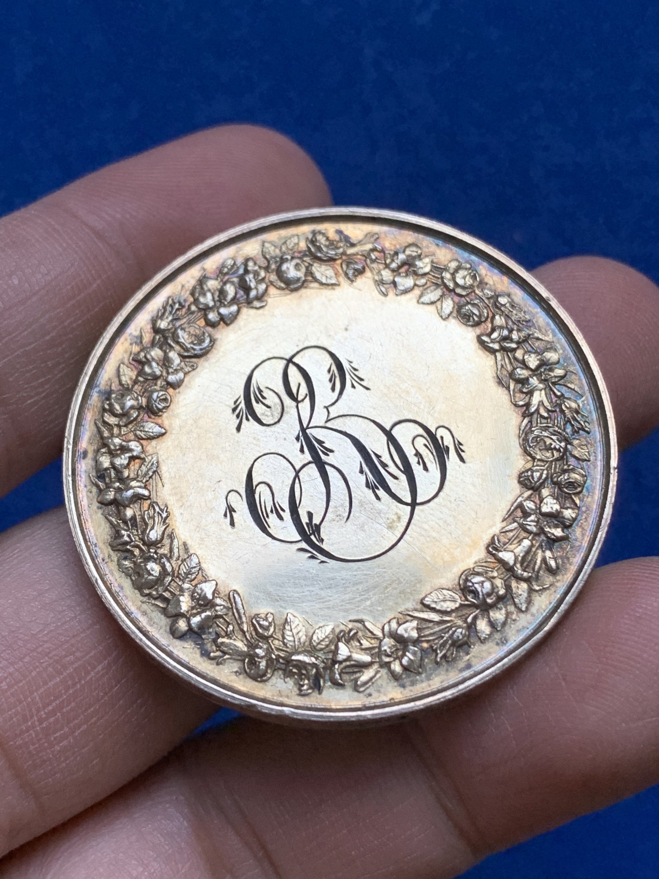 《竞宝斋》八角与章专场 第217场-周日，周一 2场 (全场包邮) 法国1867年结婚纪念镀金银章，31.4g，41.9mm，蜜蜂边铭