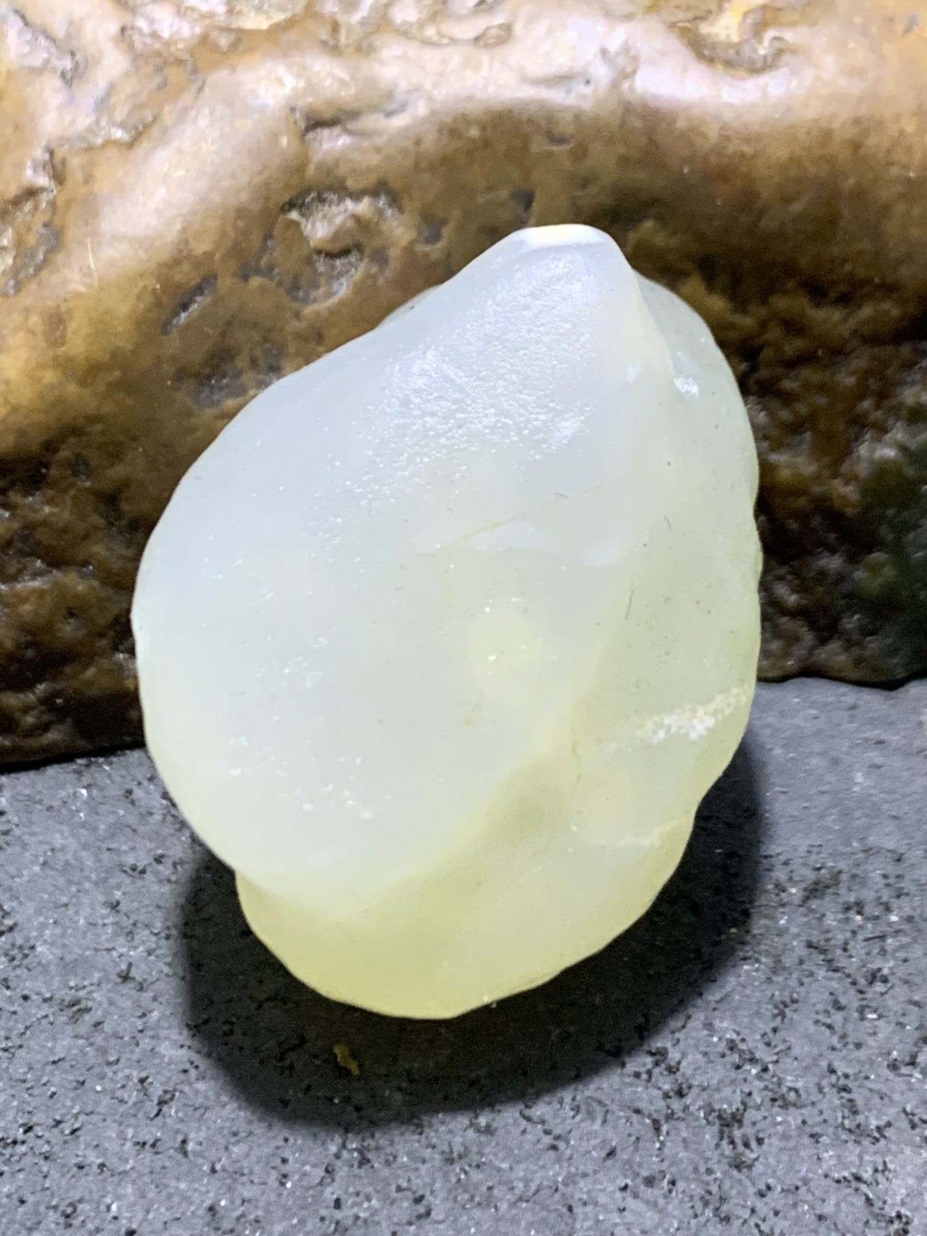 精美天然蜂窝阿拉善玛瑙原石吊坠一个，