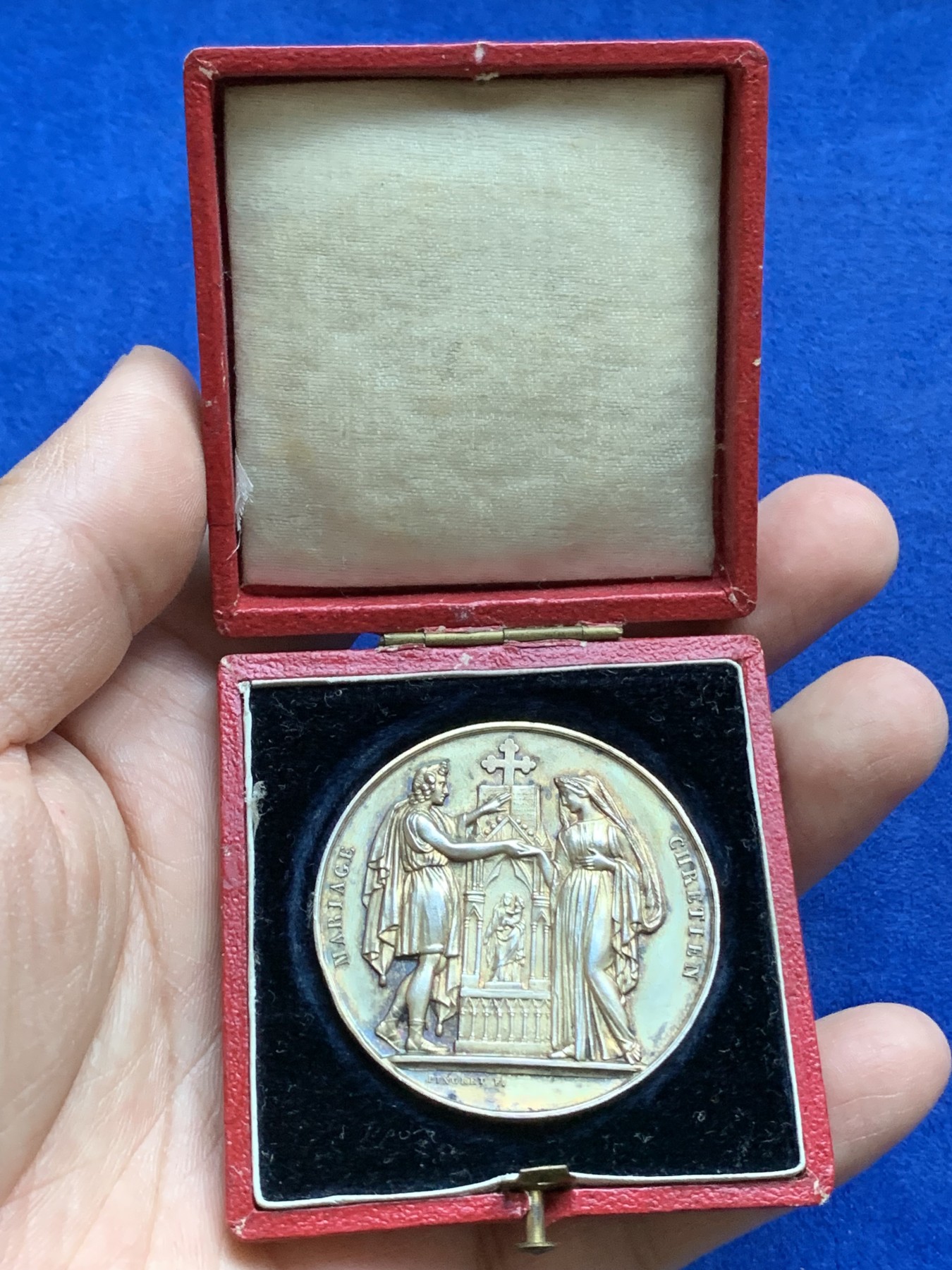 《竞宝斋》八角与章专场 第217场-周日，周一 2场 (全场包邮) 法国1867年结婚纪念镀金银章，31.4g，41.9mm，蜜蜂边铭