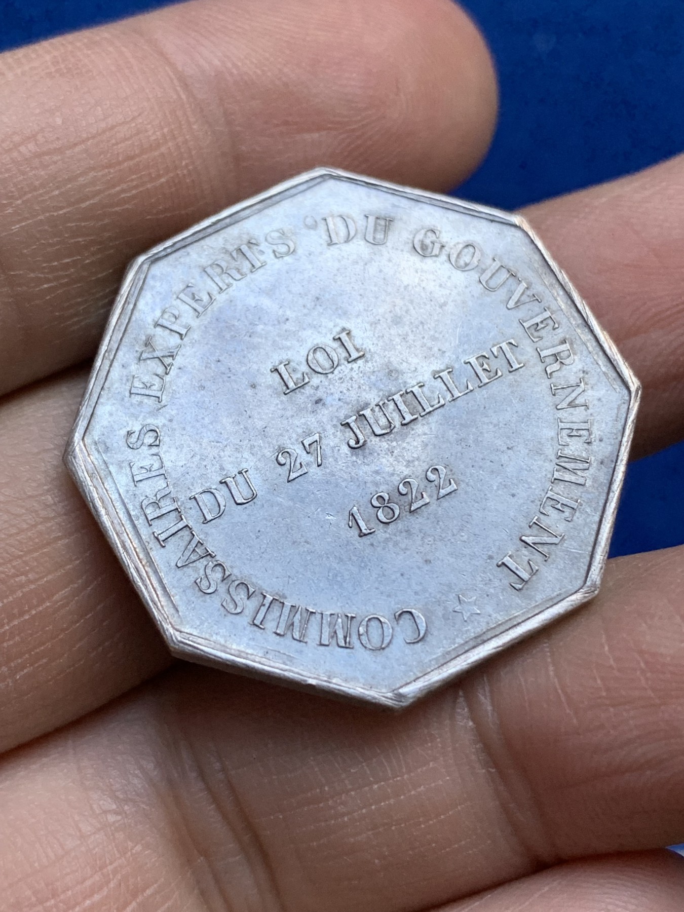 《竞宝斋》八角与章专场 第217场-周日，周一 2场 (全场包邮) 法国政府法律与法律专员银质八角代币，15.84g，30.7mm，手指边铭