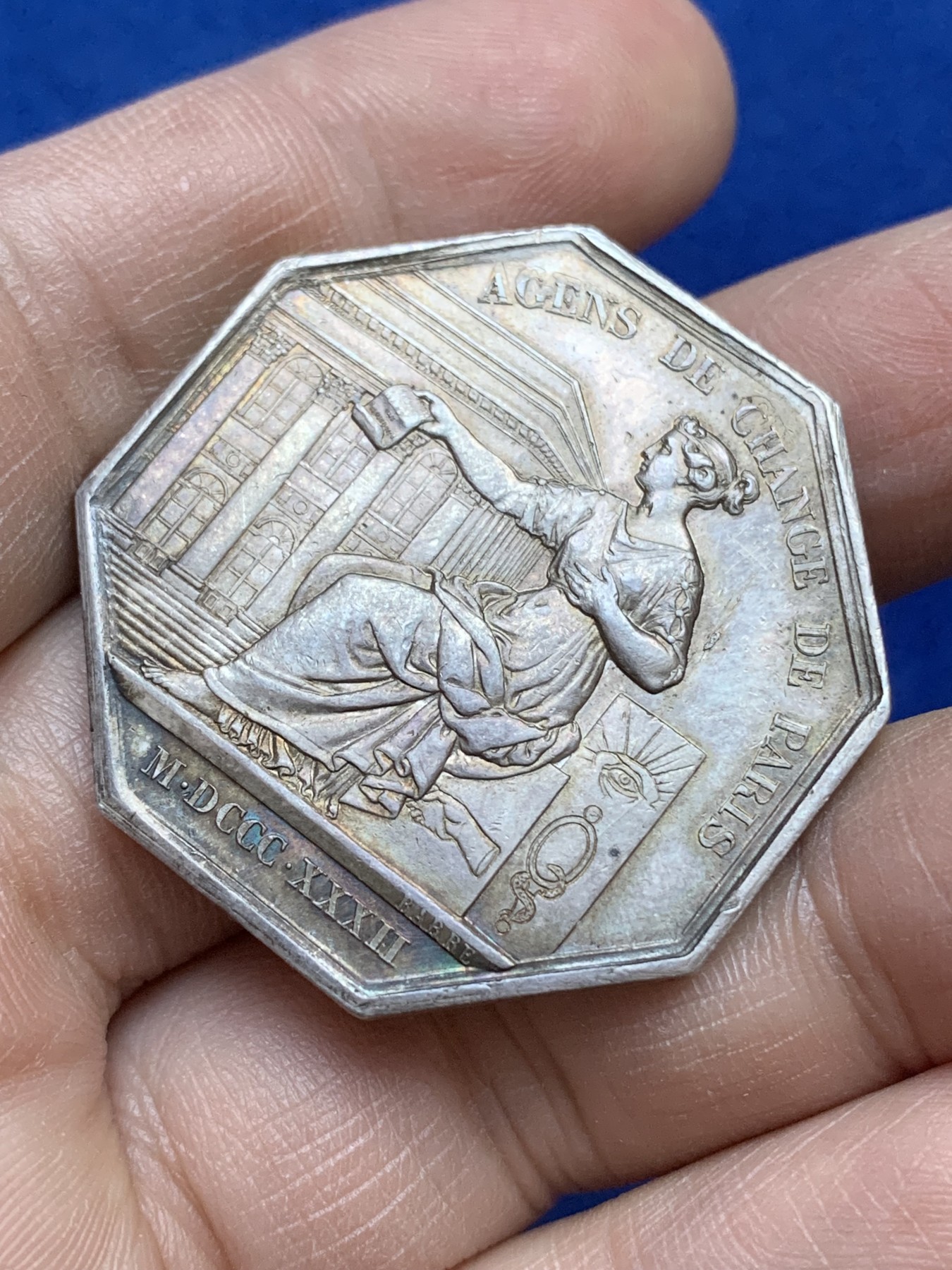 《竞宝斋》八角与章专场 第217场-周日，周一 2场 (全场包邮) 法国巴黎证券交易所八角银质代币，19.39g，36.3mm，神灯边铭，黄油包浆