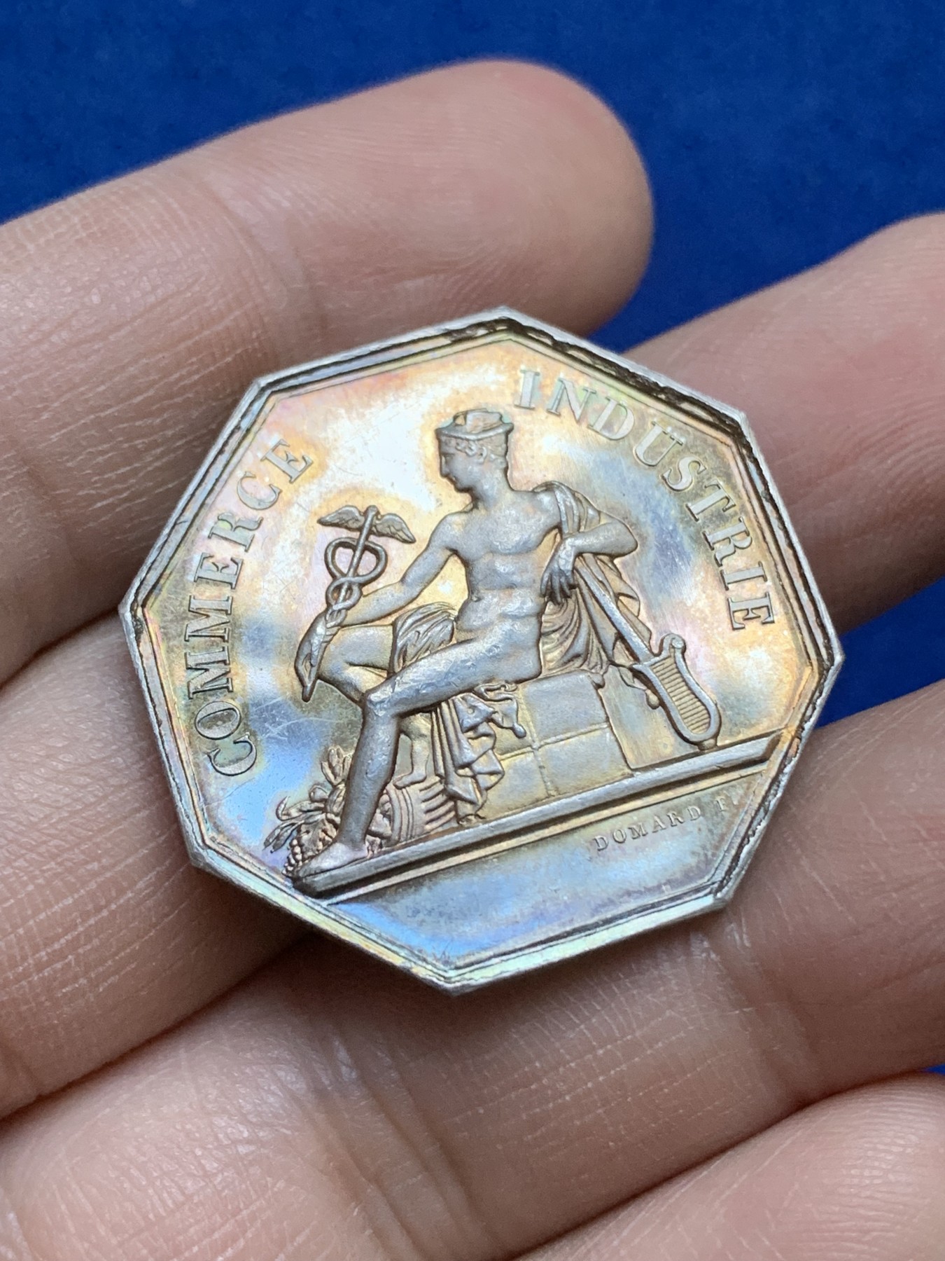 《竞宝斋》八角与章专场 第217场-周日，周一 2场 (全场包邮) 法国八角银章，克莱蒙商会，11.66g，30.6mm，手指边铭，金色五彩包浆