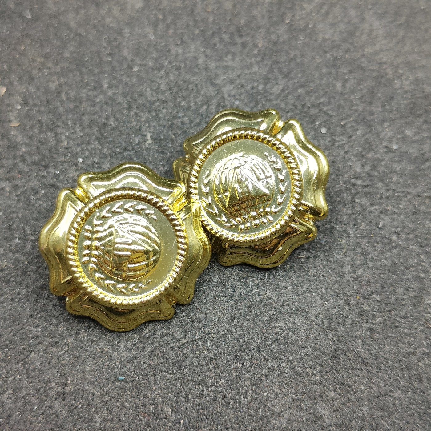 全场0元起拍 第110期 咸鱼国勋章拍卖专场 11月19日（周三）下午6：00开始 蒙古领花一对