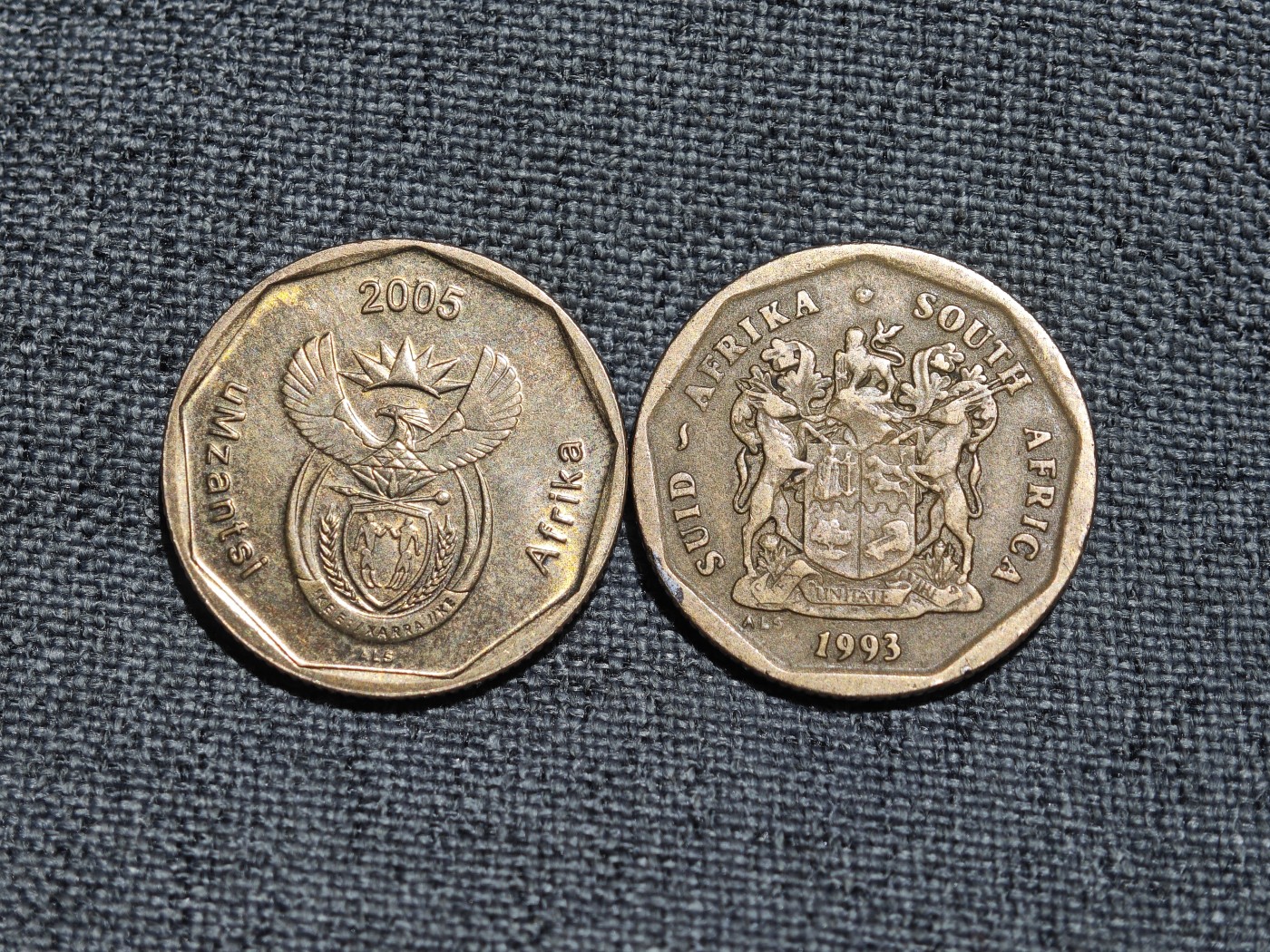 外国硬币收藏店第2期 南非新旧两版50分铜币2枚