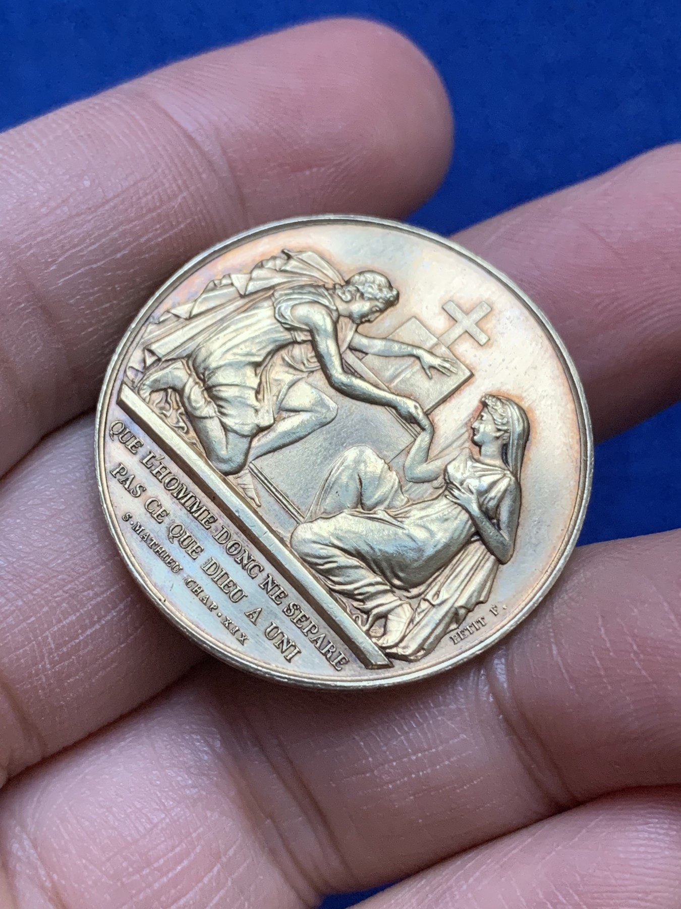 《竞宝斋》八角与章专场 第217场-周日，周一 2场 (全场包邮) 法国结婚纪念镀金银章，13.97g，31.8mm，手指边铭