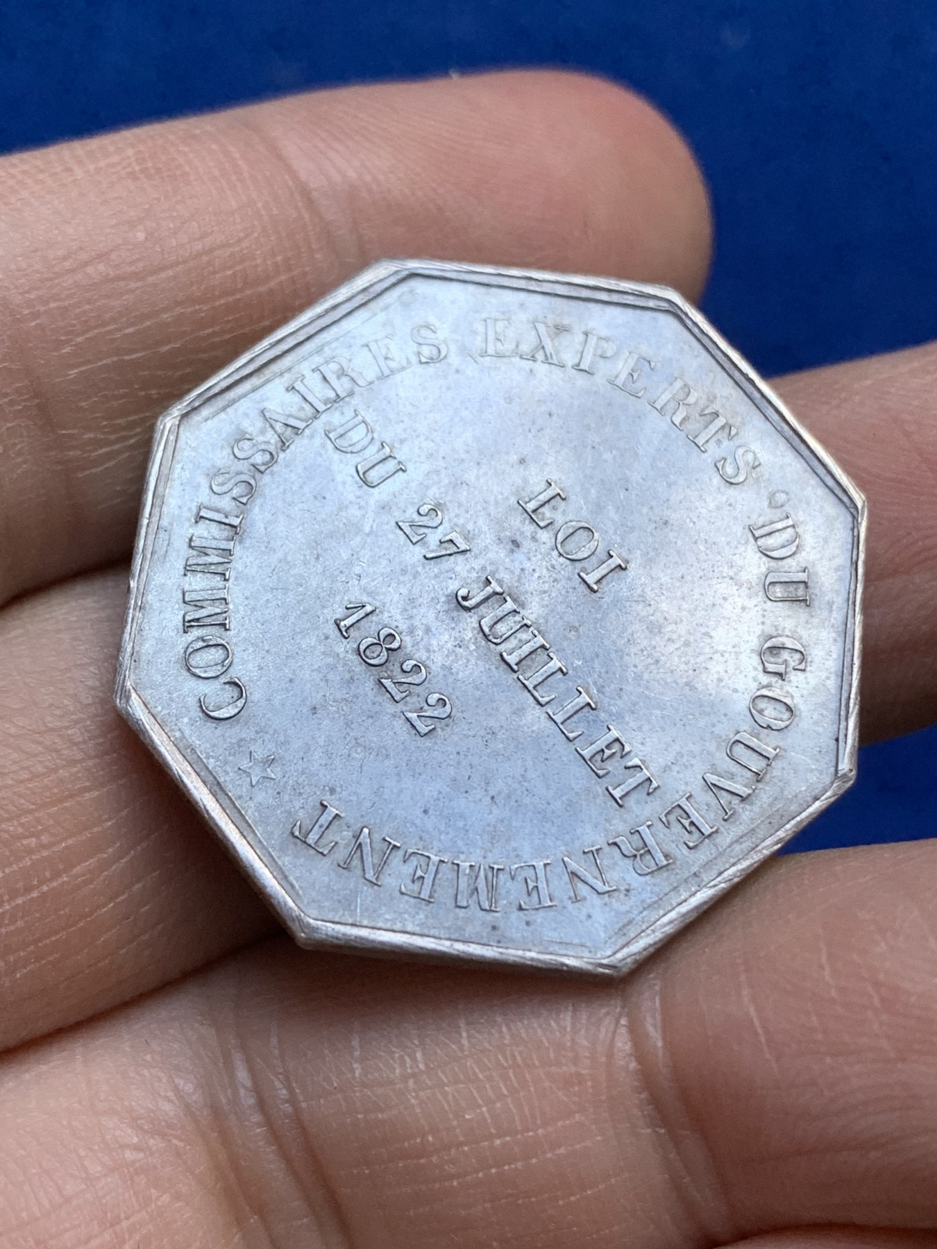 《竞宝斋》八角与章专场 第217场-周日，周一 2场 (全场包邮) 法国政府法律与法律专员银质八角代币，15.84g，30.7mm，手指边铭