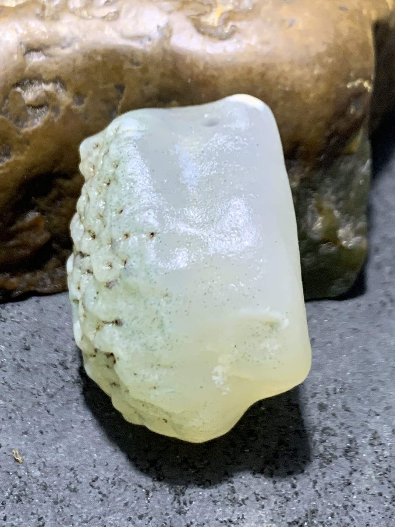 精美天然蜂窝阿拉善玛瑙原石吊坠一个，