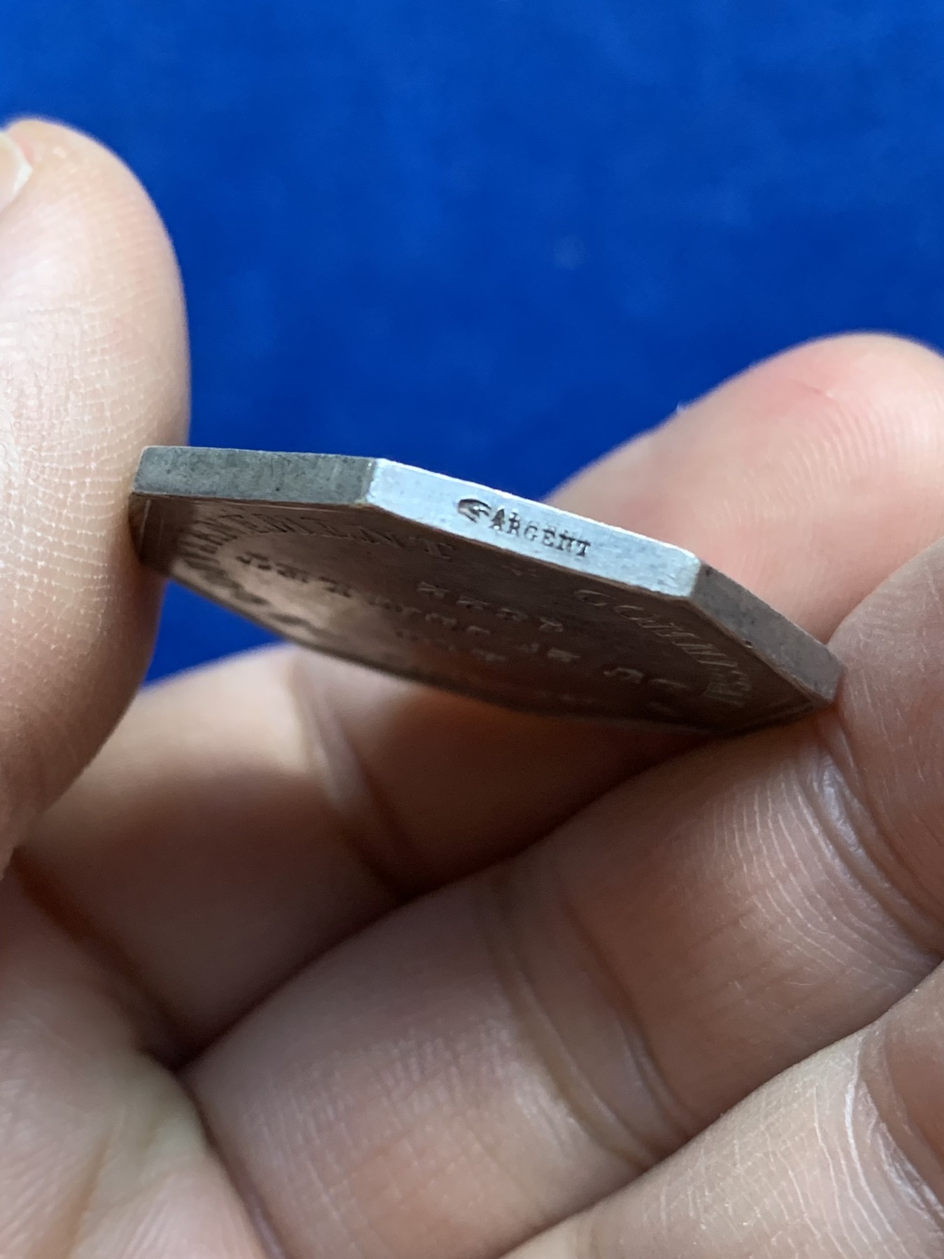 《竞宝斋》八角与章专场 第217场-周日，周一 2场 (全场包邮) 法国政府法律与法律专员银质八角代币，15.84g，30.7mm，手指边铭