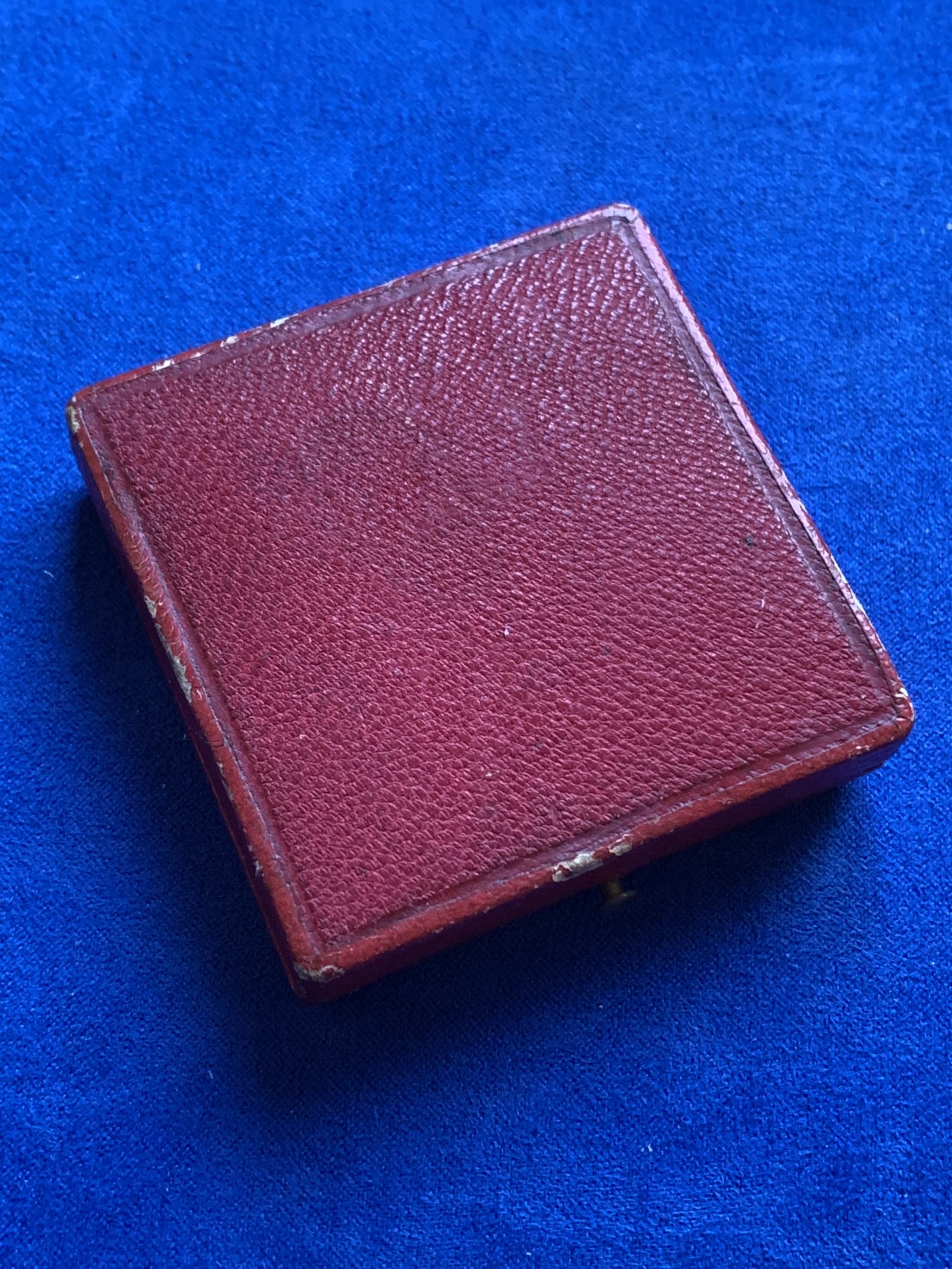 《竞宝斋》八角与章专场 第217场-周日，周一 2场 (全场包邮) 法国1867年结婚纪念镀金银章，31.4g，41.9mm，蜜蜂边铭