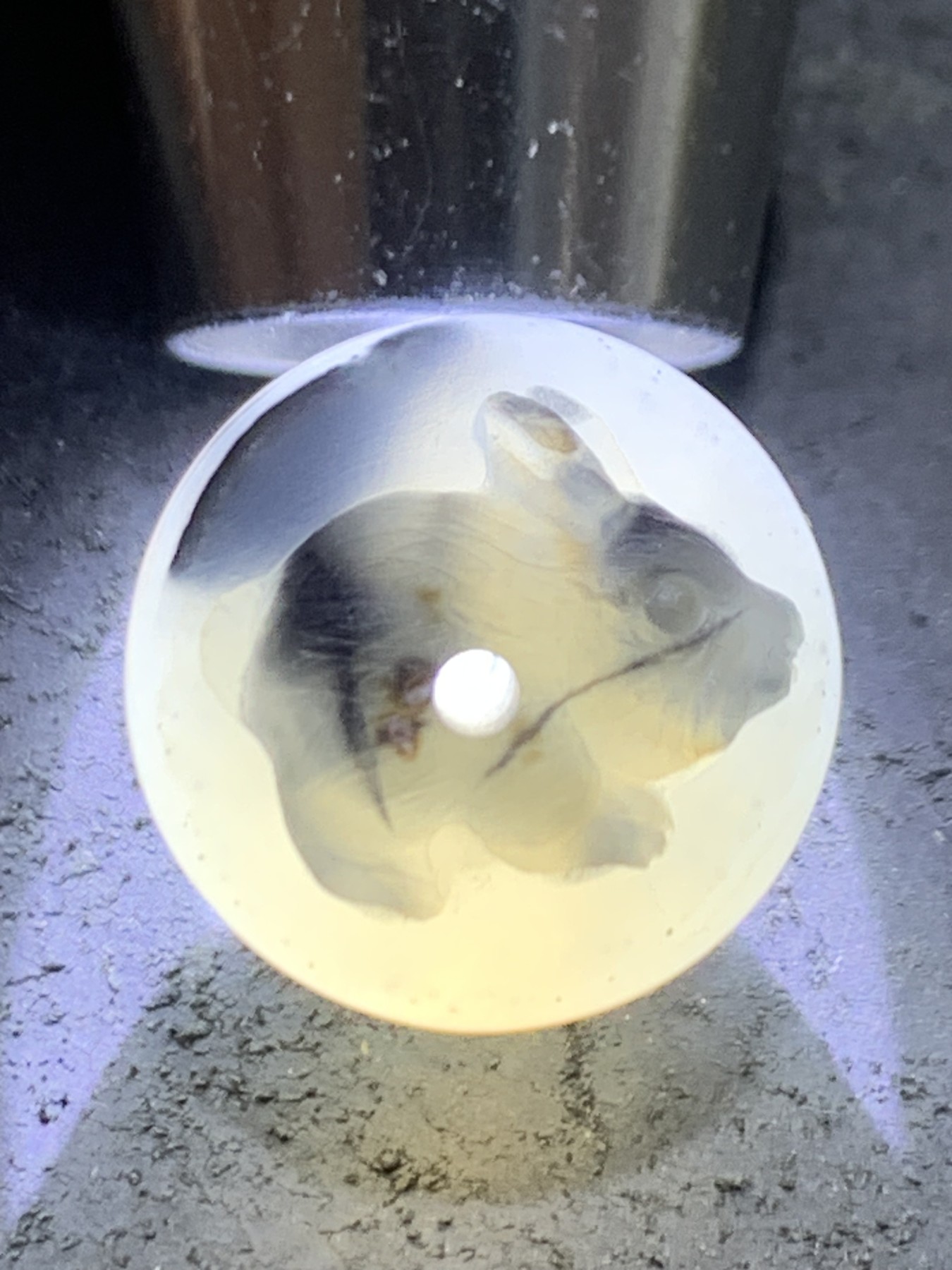 精美高玉化水墨纹亚光海洋玉髓手工俏色巧雕玉兔（兔飞猛进）随形2.0圆珠一个！