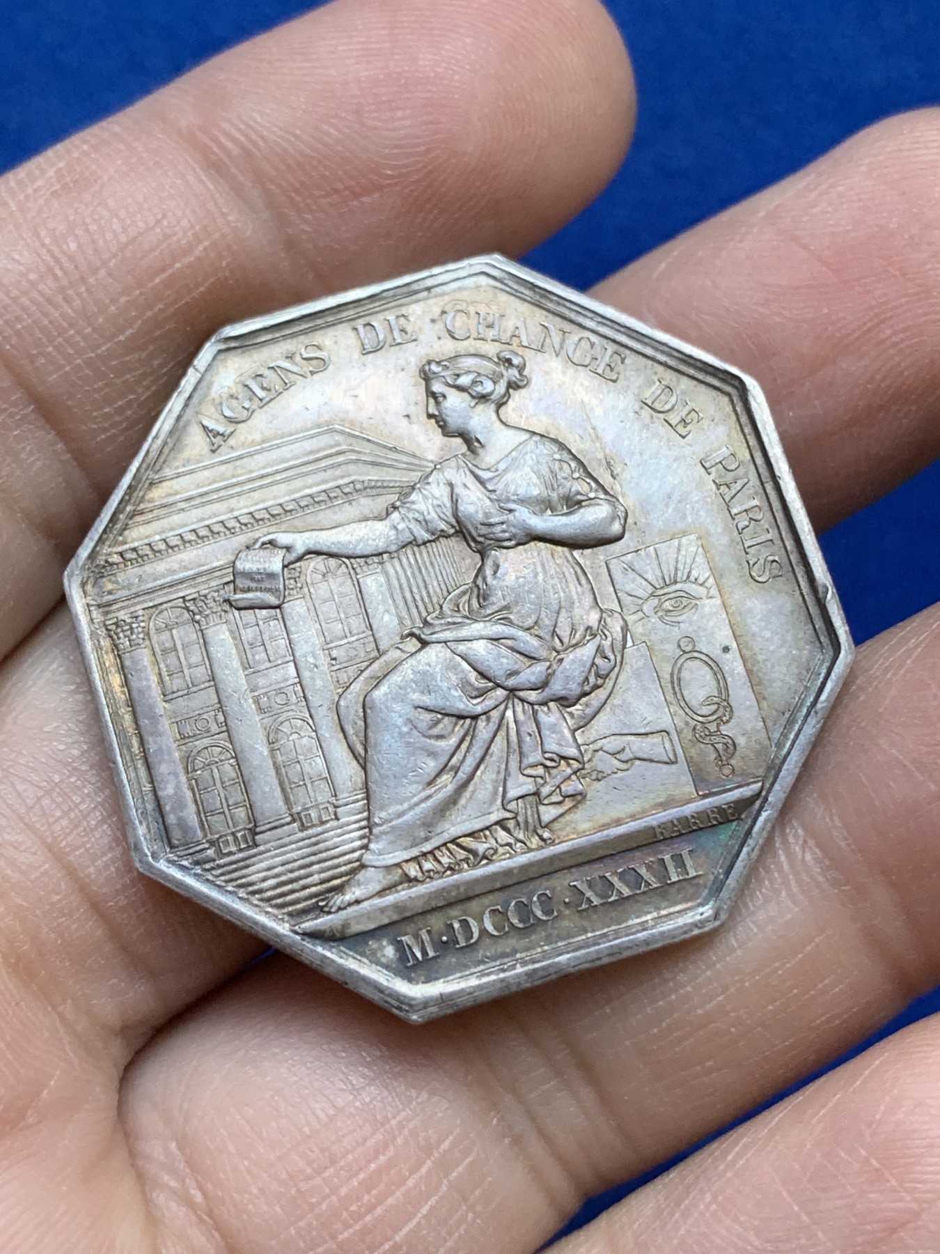 《竞宝斋》八角与章专场 第217场-周日，周一 2场 (全场包邮) 法国巴黎证券交易所八角银质代币，19.39g，36.3mm，神灯边铭，黄油包浆