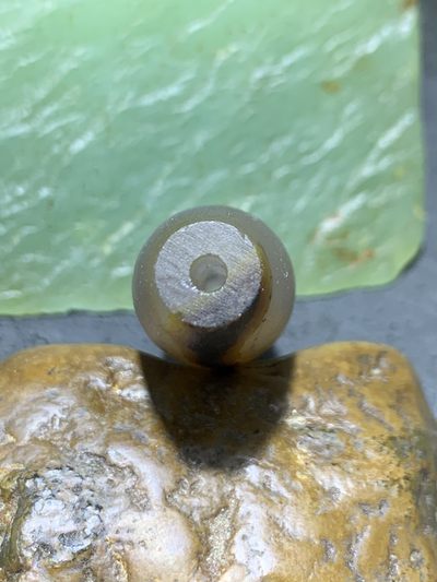 精美亚光高玉化巴西玛瑙手工俏色巧雕道字大桶珠一个！ 精美亚光高玉化巴西玛瑙手工俏色巧雕道字大桶珠一个！