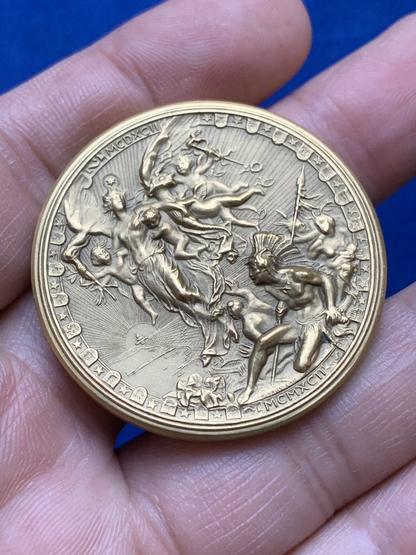 《竞宝斋》八角与章专场 第217场-周日，周一 2场 (全场包邮) 意大利哥伦布发现美洲大陆500周年超高浮雕镀金铜章，30.9g，39.4mm