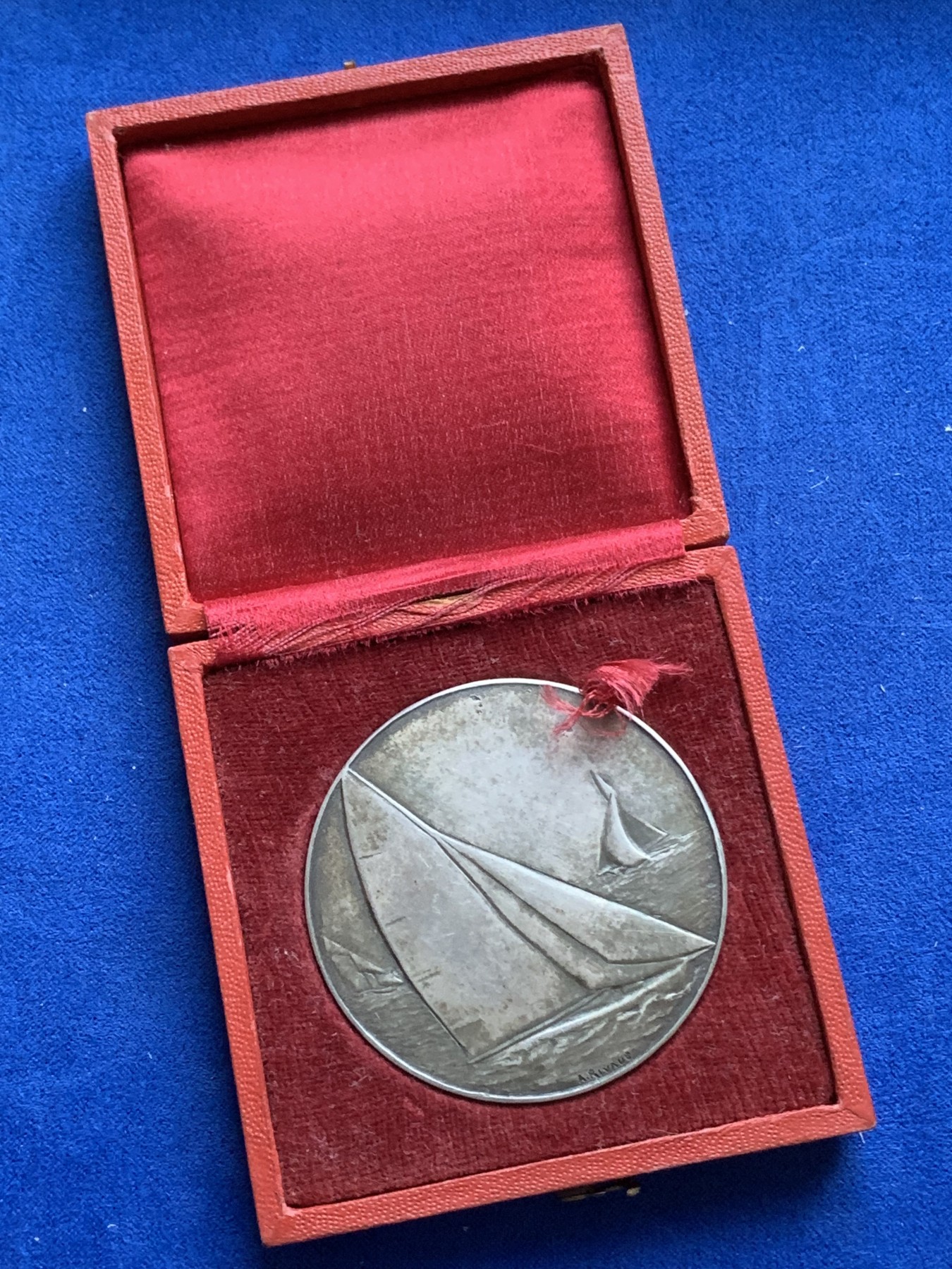 《竞宝斋》八角与章专场 第217场-周日，周一 2场 (全场包邮) 法国帆船比赛纪念银章，63.48g，50.2mm，丰饶角+2银标