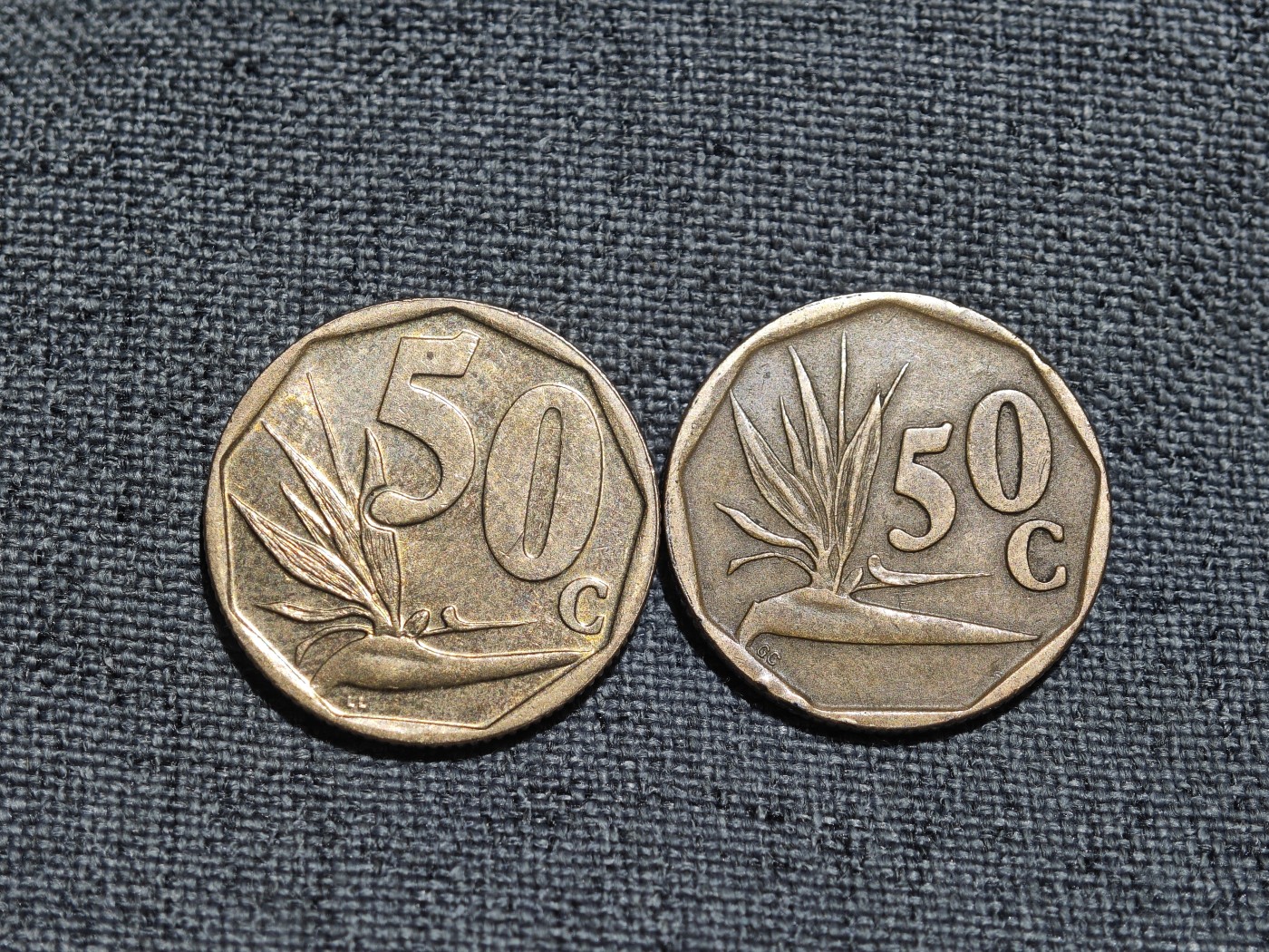 外国硬币收藏店第2期 南非新旧两版50分铜币2枚