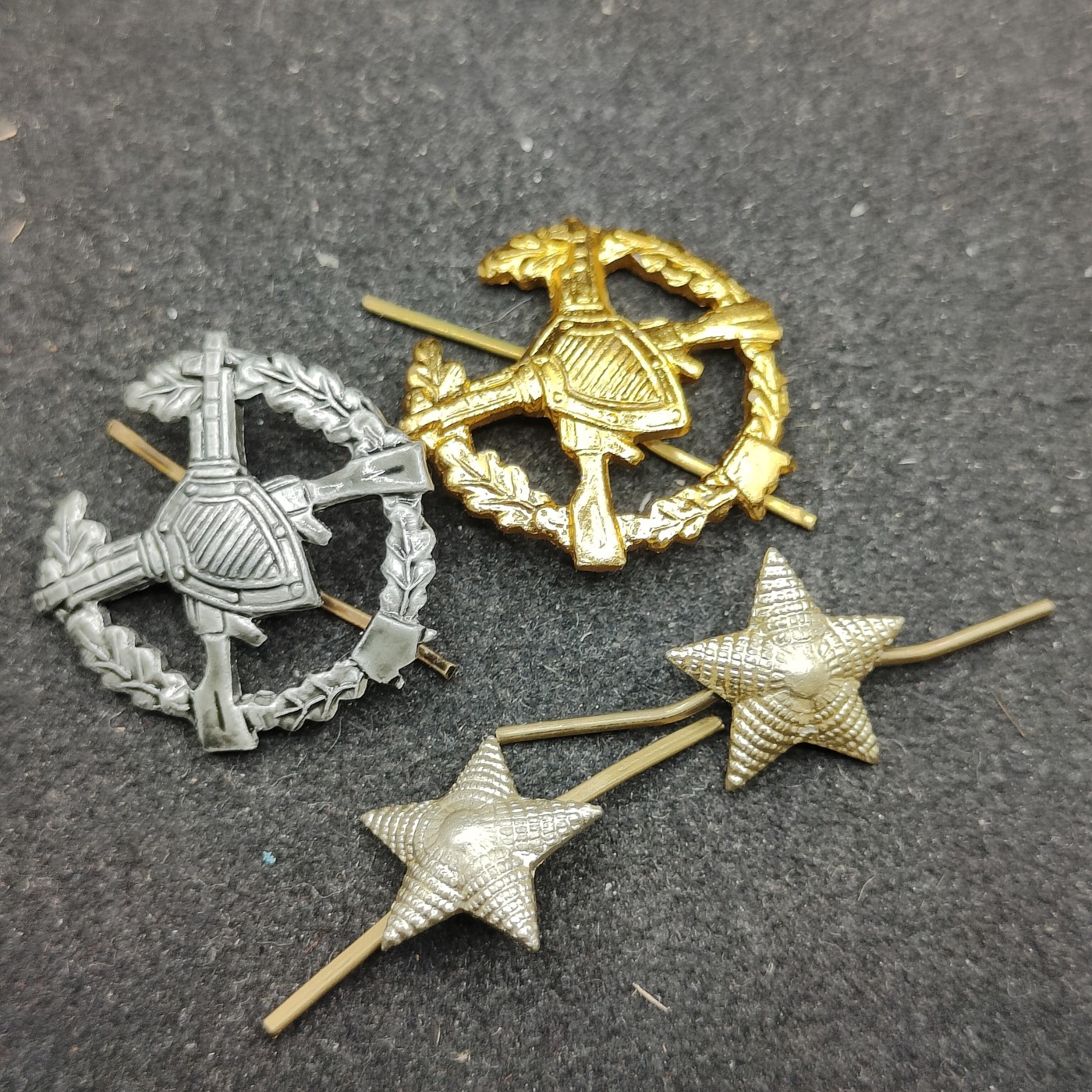 全场0元起拍 第110期 咸鱼国勋章拍卖专场 11月19日（周三）下午6：00开始 苏联领花星星一组