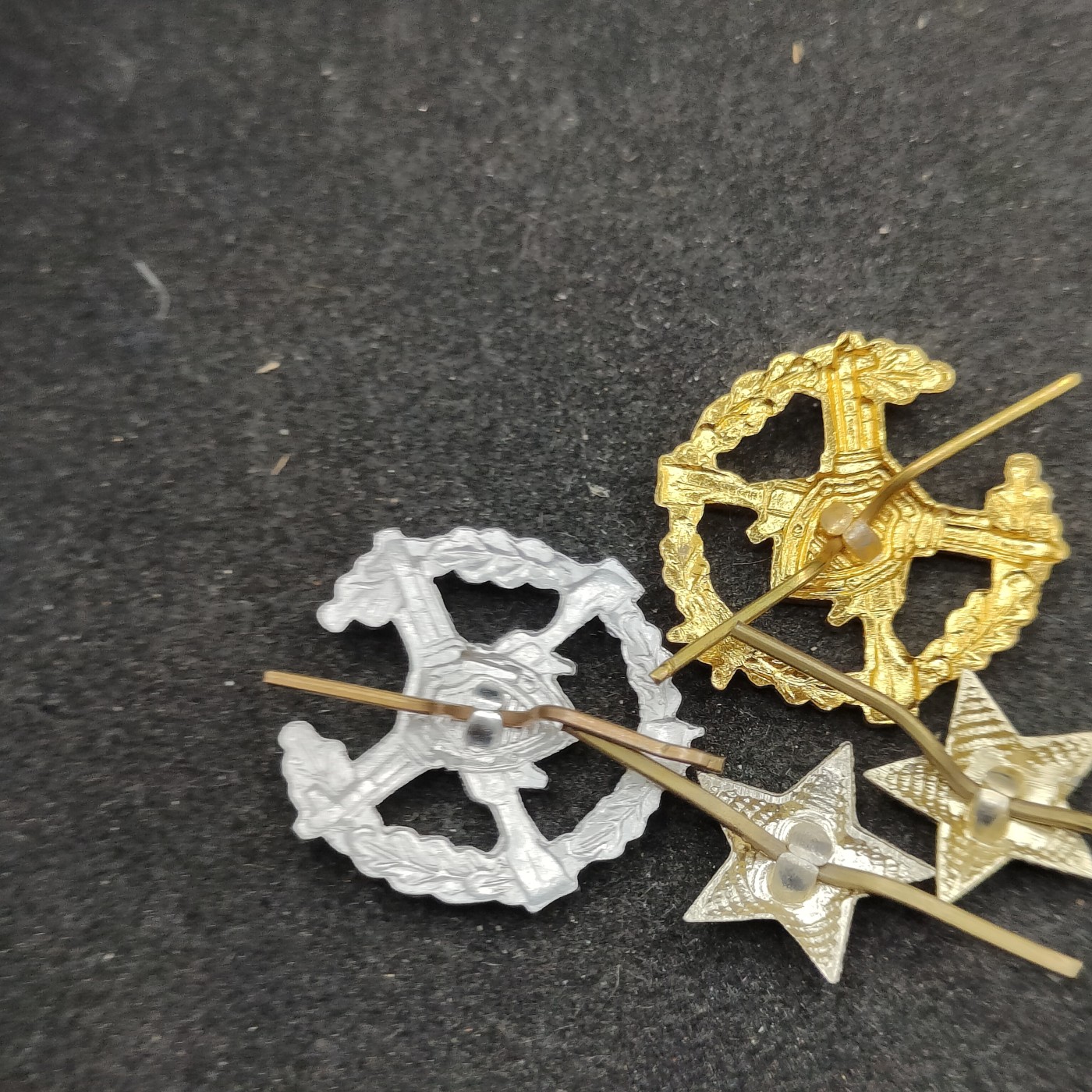 全场0元起拍 第110期 咸鱼国勋章拍卖专场 11月19日（周三）下午6：00开始 苏联领花星星一组