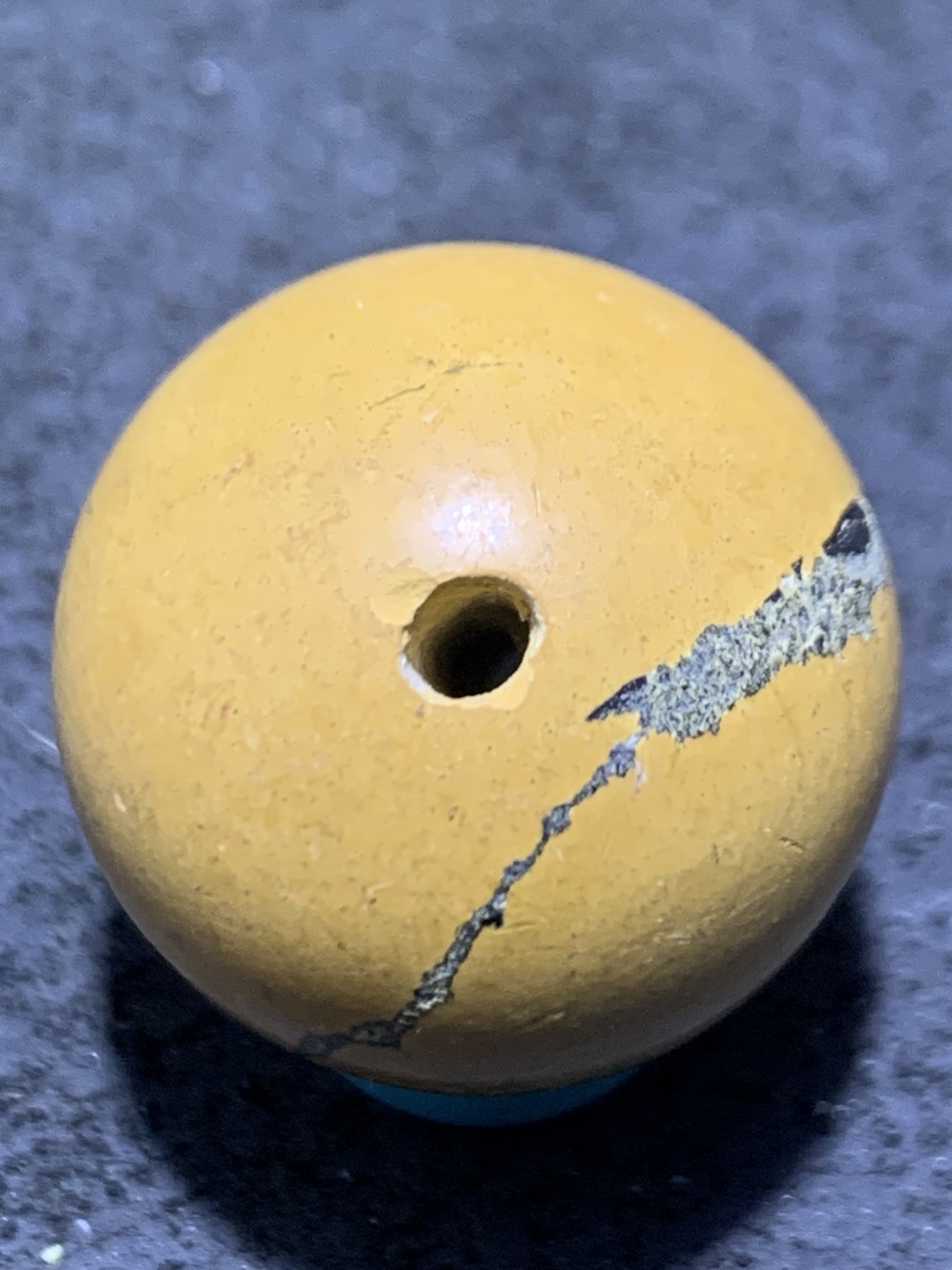 十堰原矿三无土豪金松石圆珠一颗，