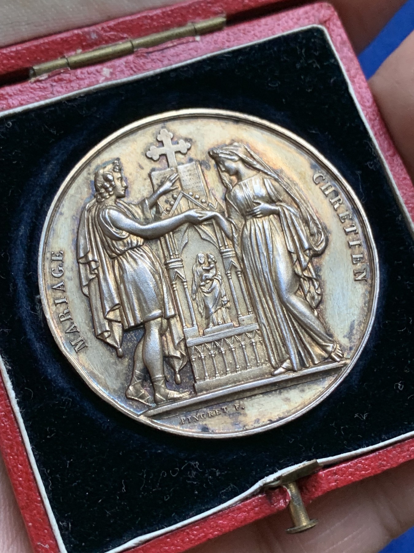 《竞宝斋》八角与章专场 第217场-周日，周一 2场 (全场包邮) 法国1867年结婚纪念镀金银章，31.4g，41.9mm，蜜蜂边铭