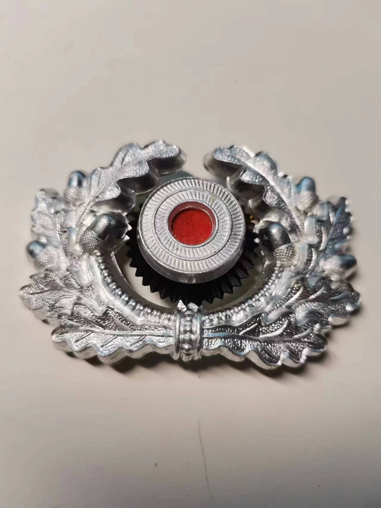 阿娜斯塔西亚军事题材拍卖第四期 德三国防军士官中期铝质大檐帽帽徽（极美品编号7）