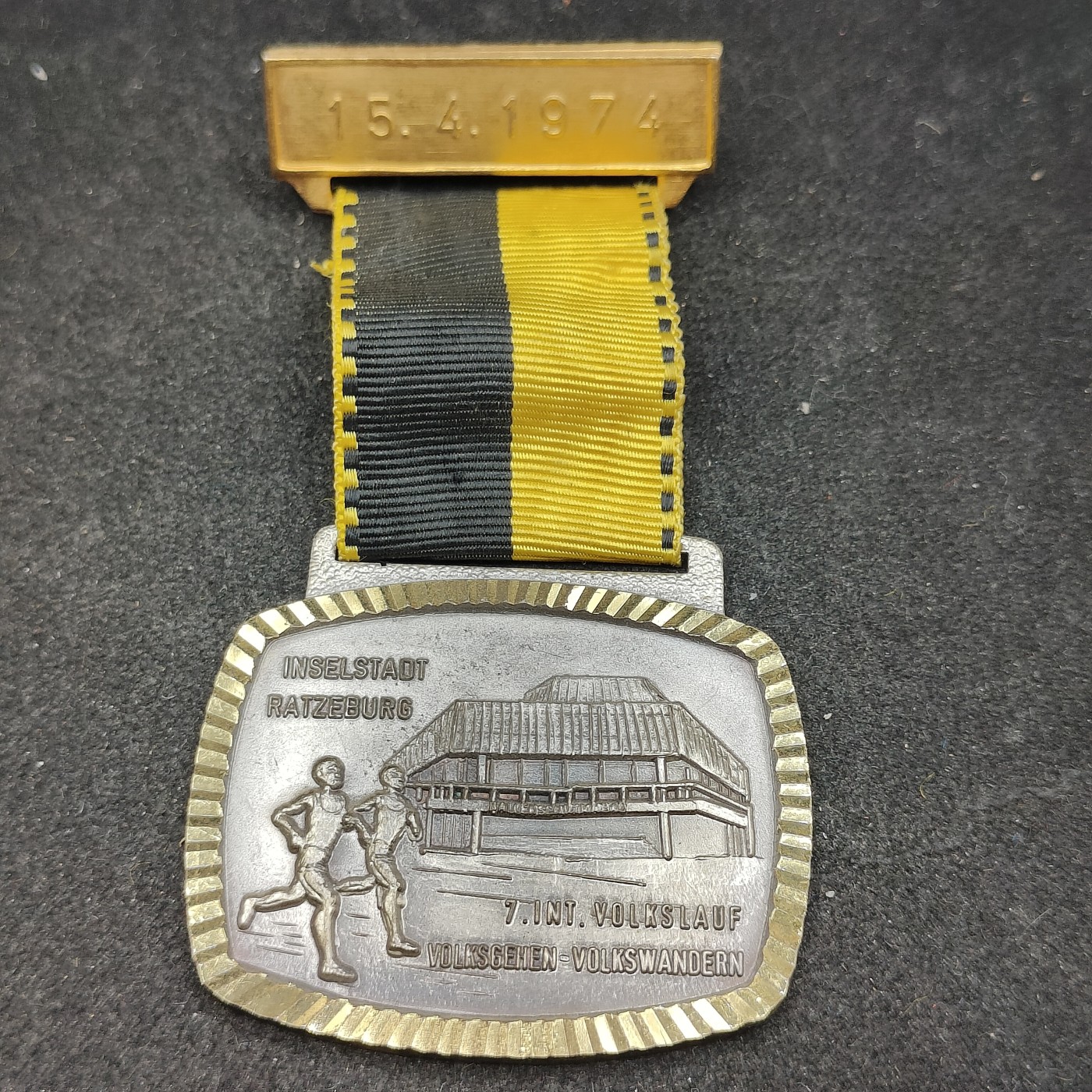 全场0元起拍 第110期 咸鱼国勋章拍卖专场 11月19日（周三）下午6：00开始 西德纪念章